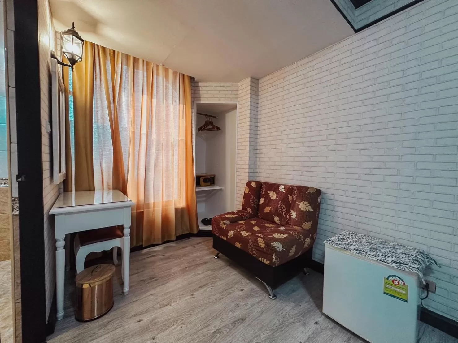 Photo of the whole room in Hotel De Khuvieng