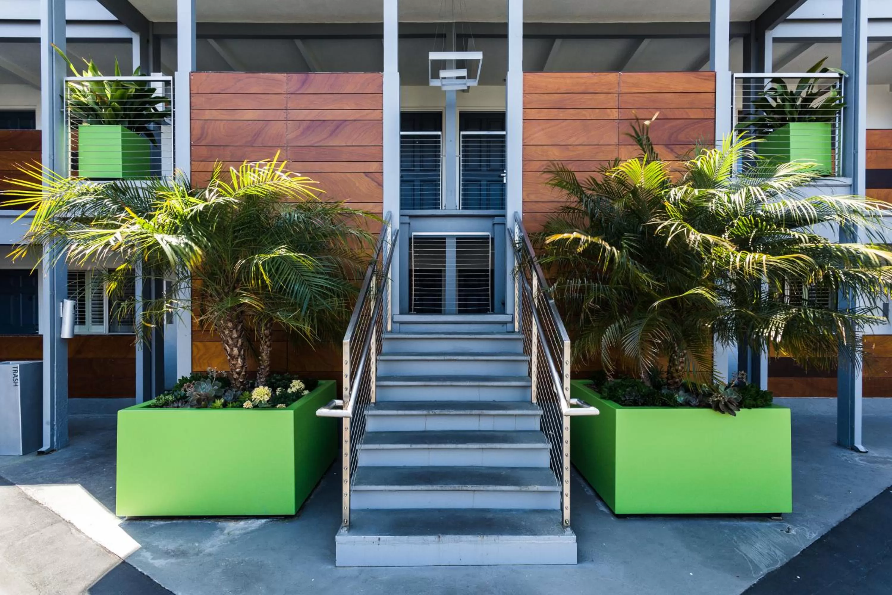 Property building in Menlo Park Inn