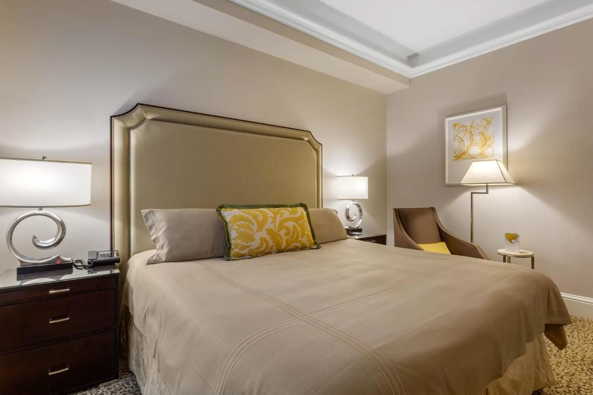 Bedroom, Bed in Omni Berkshire Place