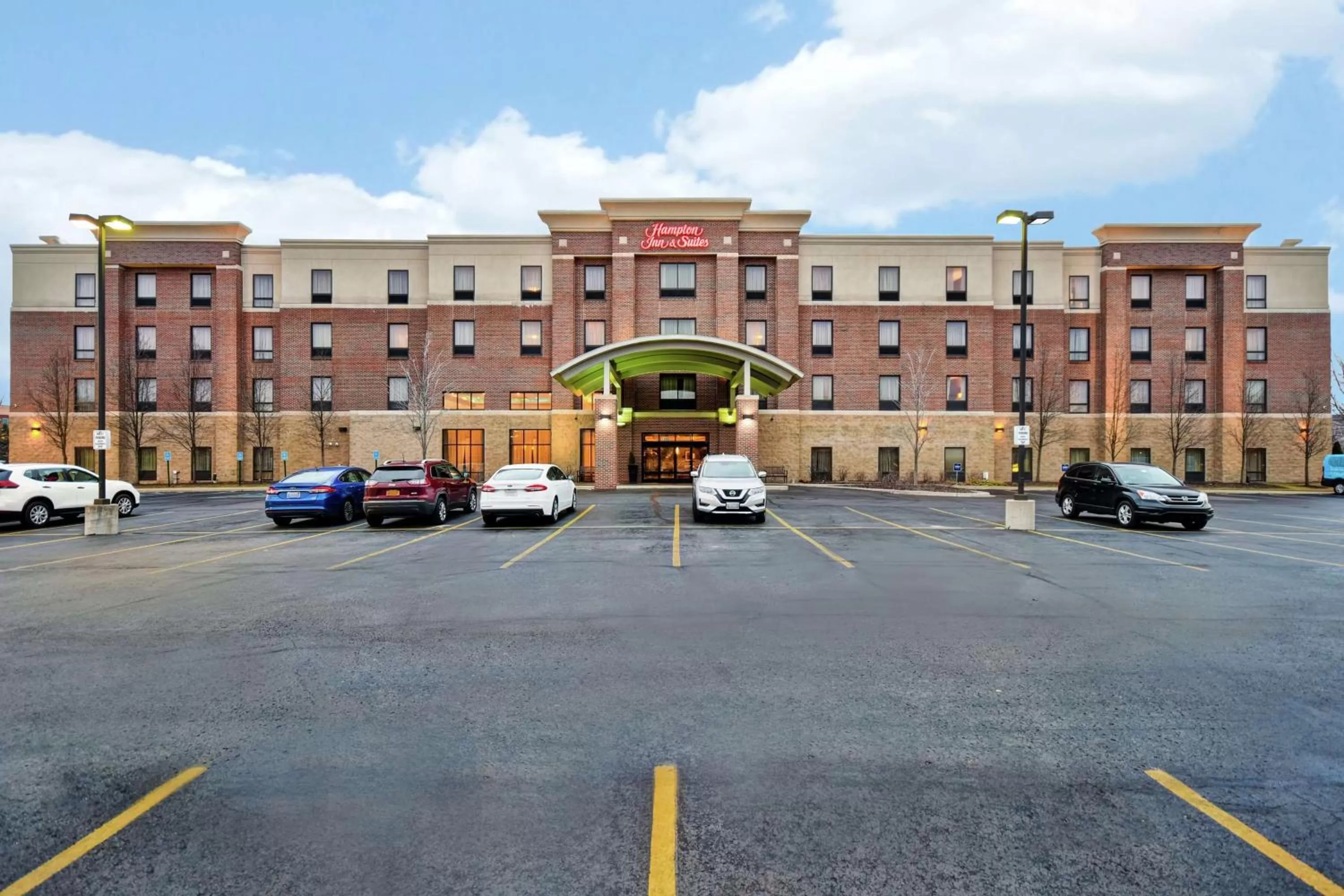 Property building in Hampton Inn & Suites Detroit-Canton