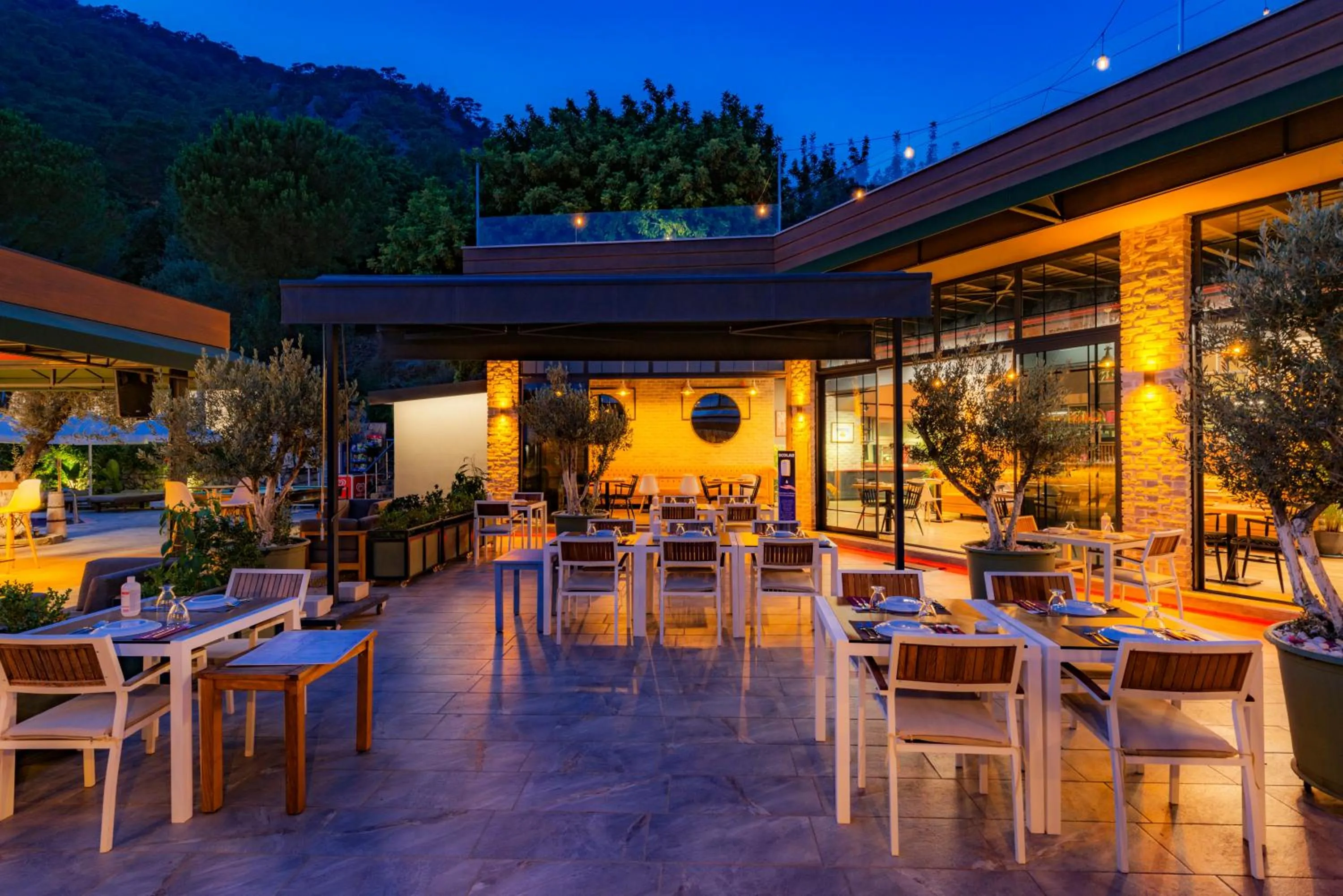 Restaurant/places to eat in Morina Deluxe Hotel