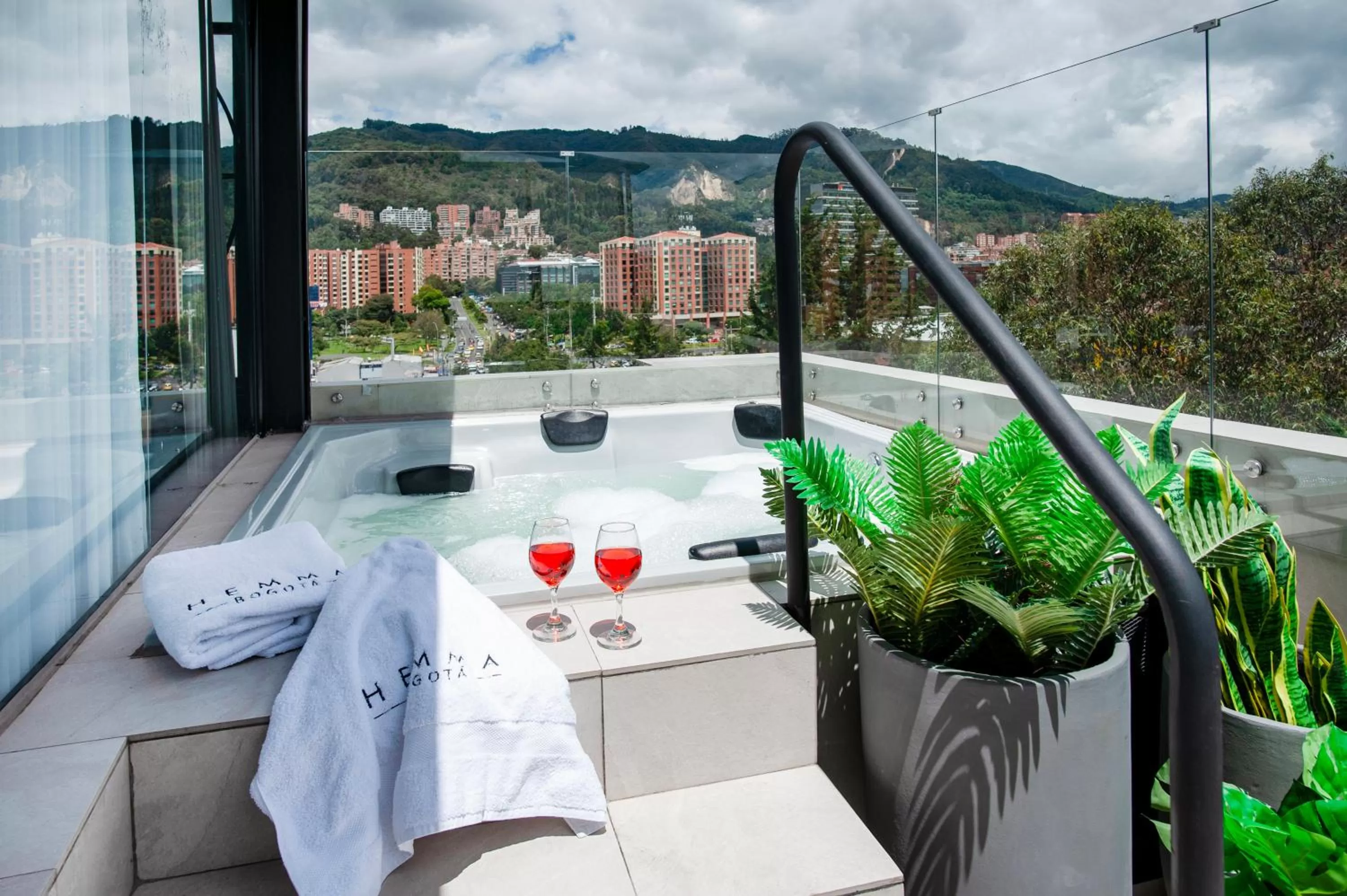 Mountain view in Hemma Bogotá Country Luxury Suites Hotel