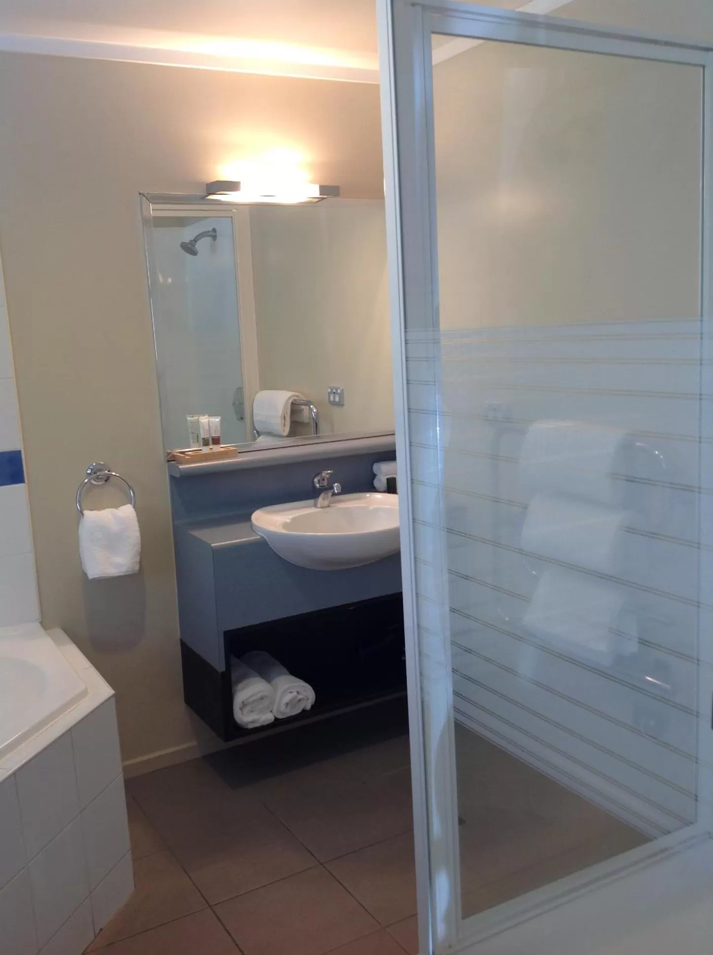 Shower in Sails on the Lake