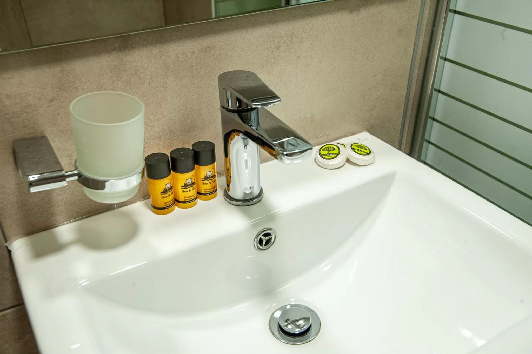 Bathroom in Argo Hotel Piraeus