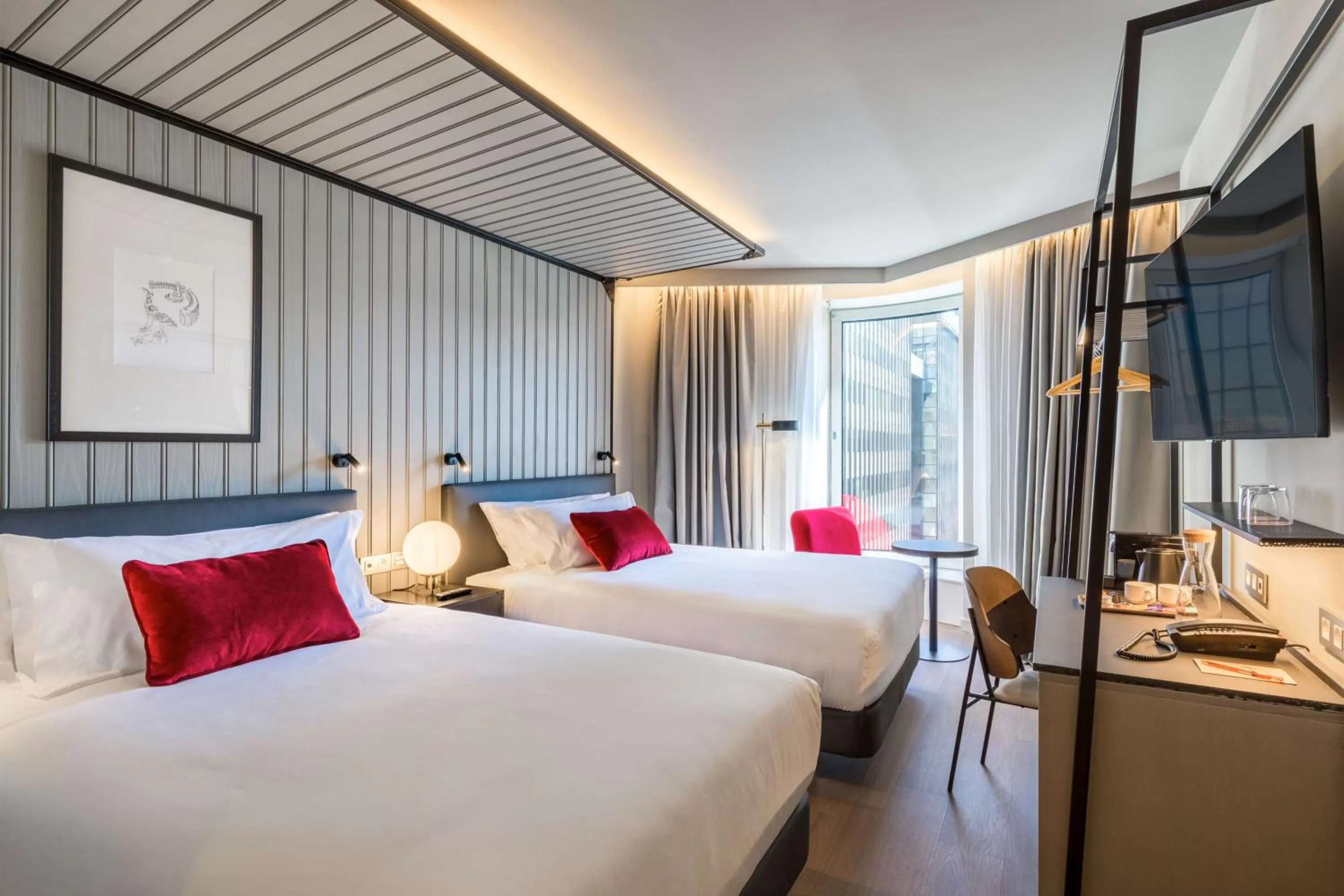 Bedroom, Bed in Canopy by Hilton Madrid Castellana