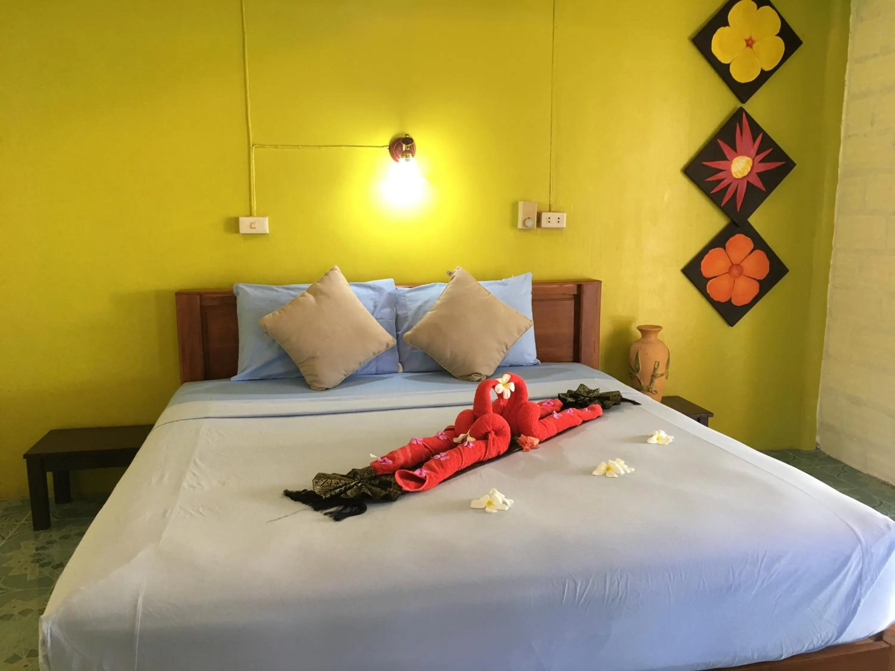 Bed in Lanta Garden Home