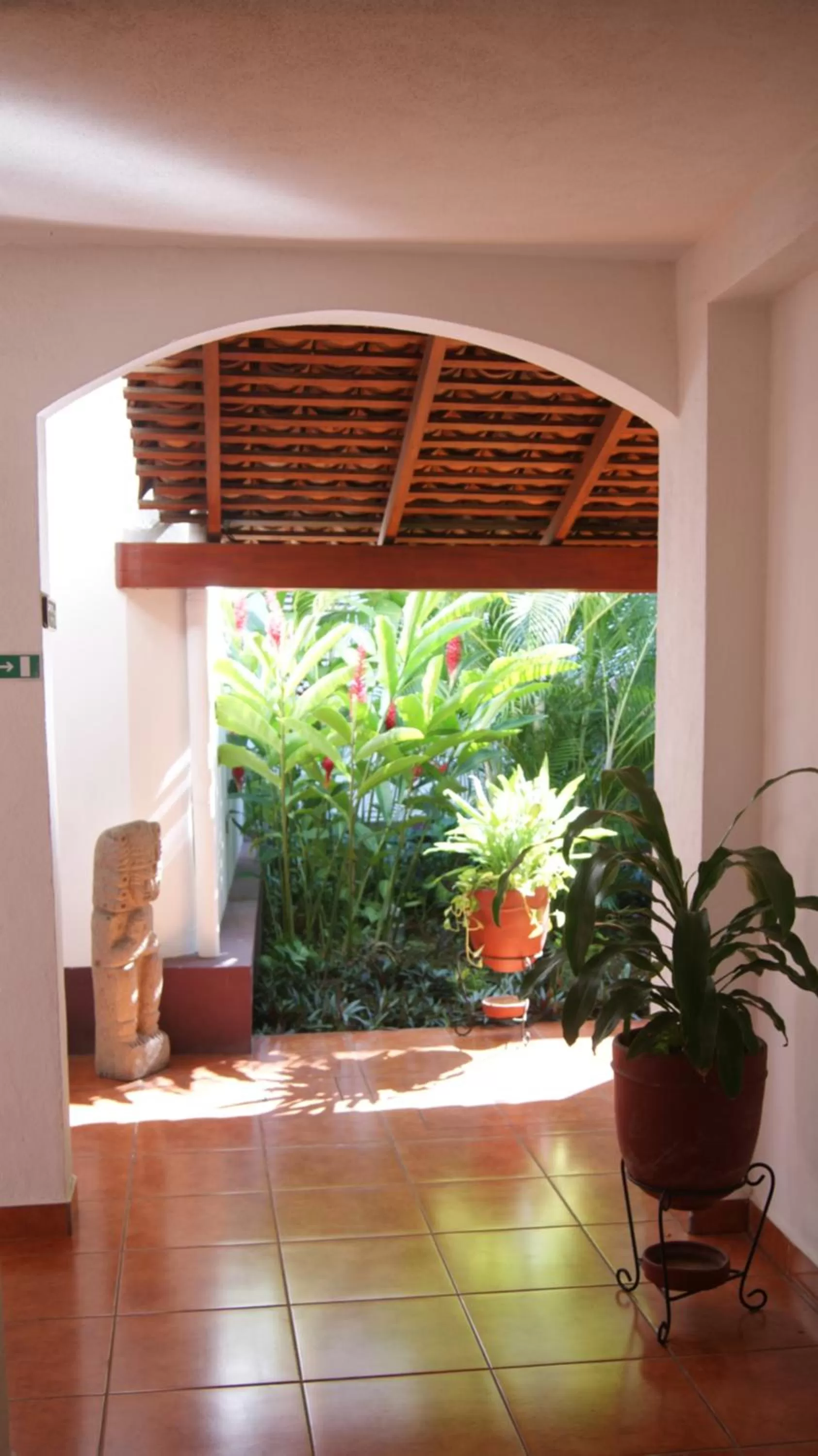 Property building in Hotel Cacique Adiact