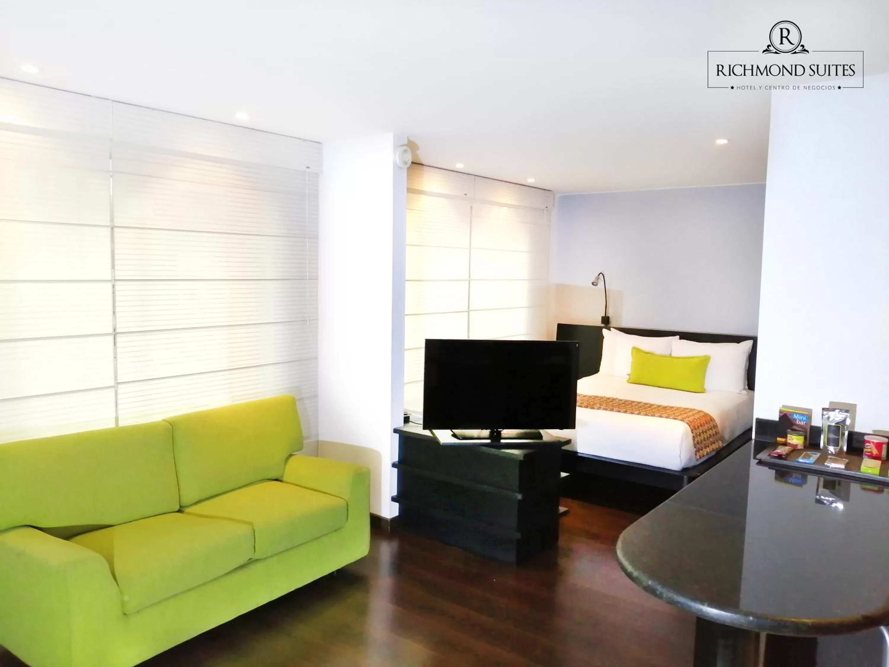 Photo of the whole room, Bed in Richmond Suites Hotel