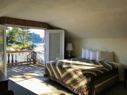 Bed in Lighthouse Inn