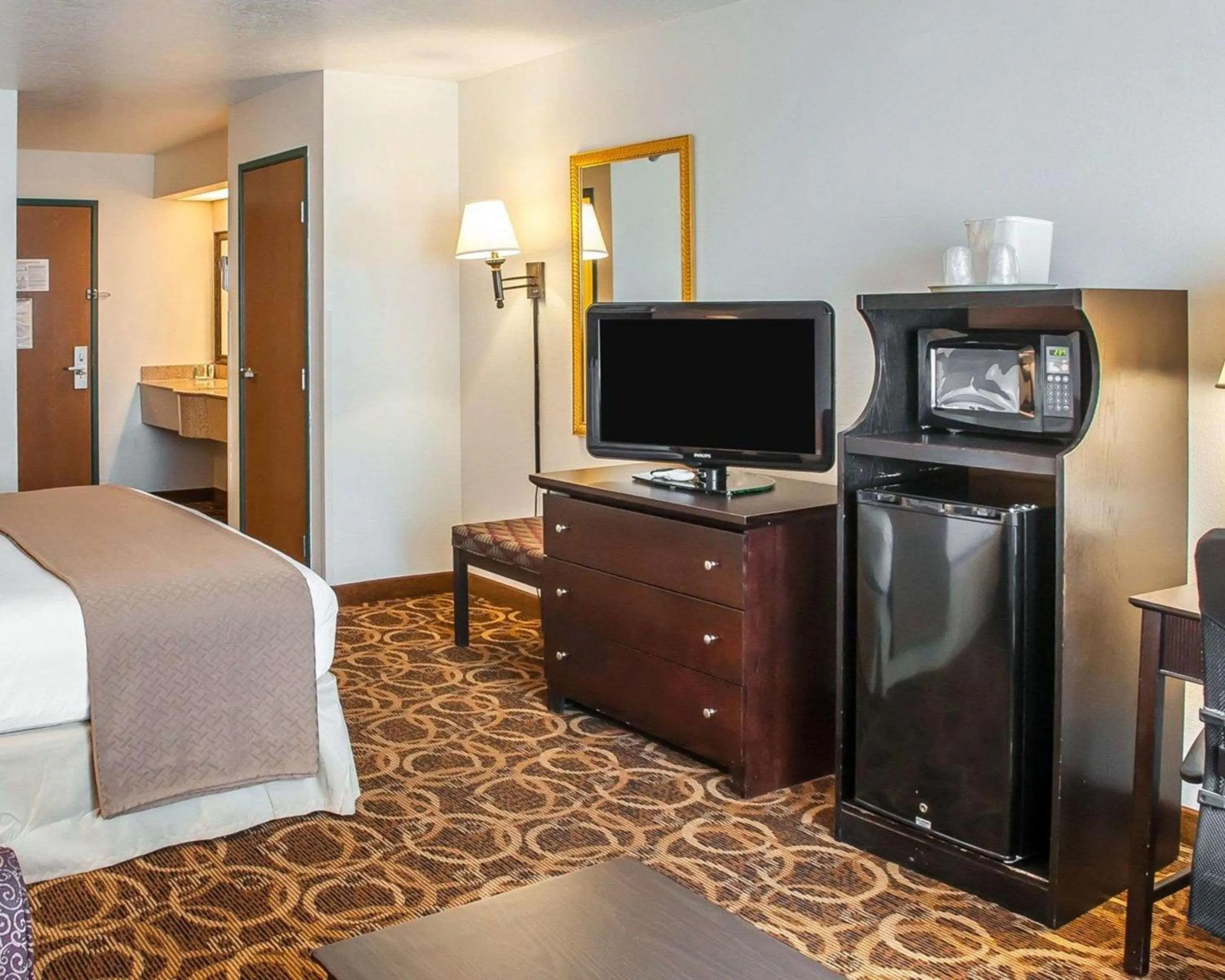 Bedroom, TV/Entertainment Center in Quality Inn & Suites Hobbs