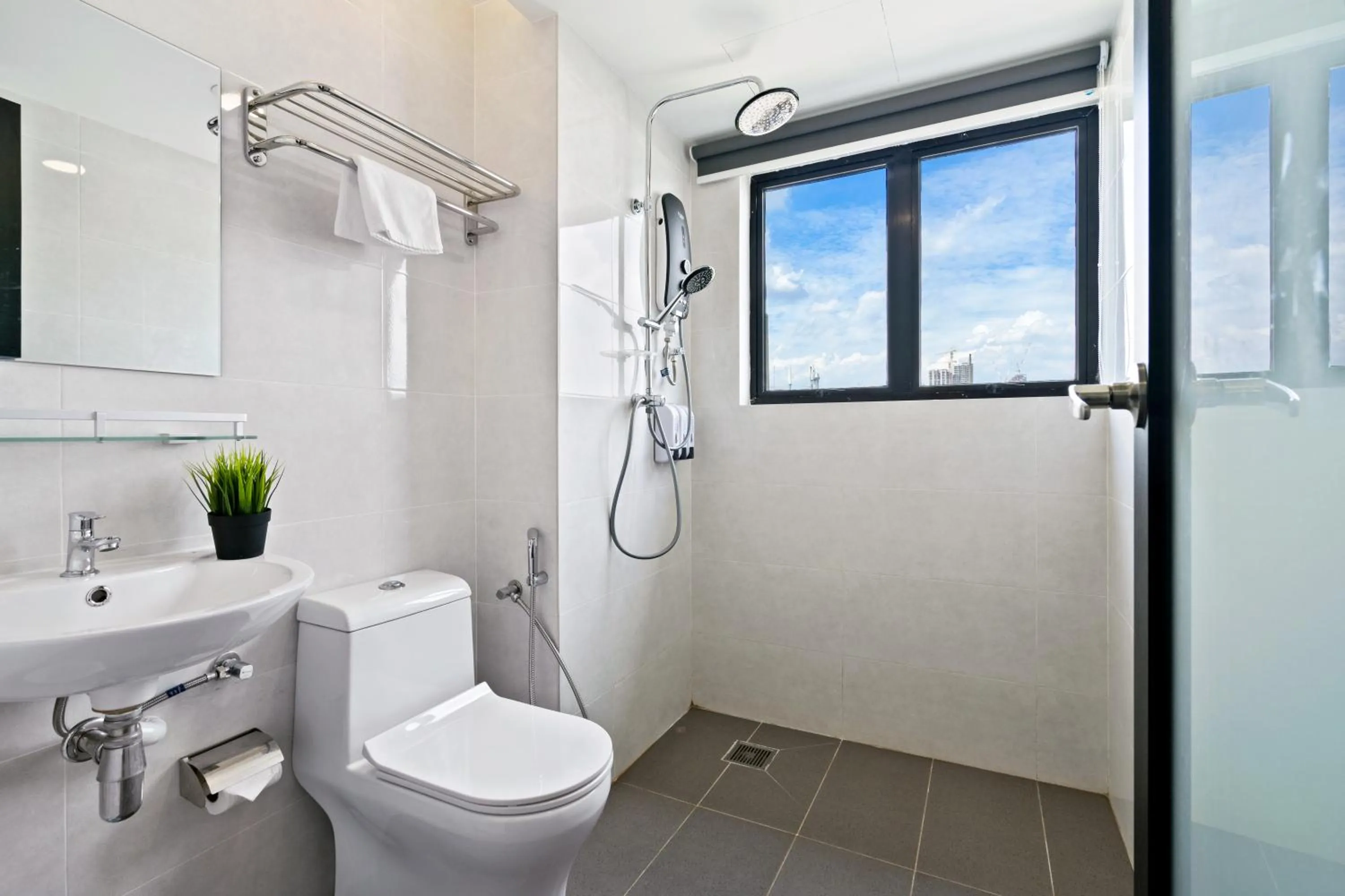 Shower in Rica Hotel Usj