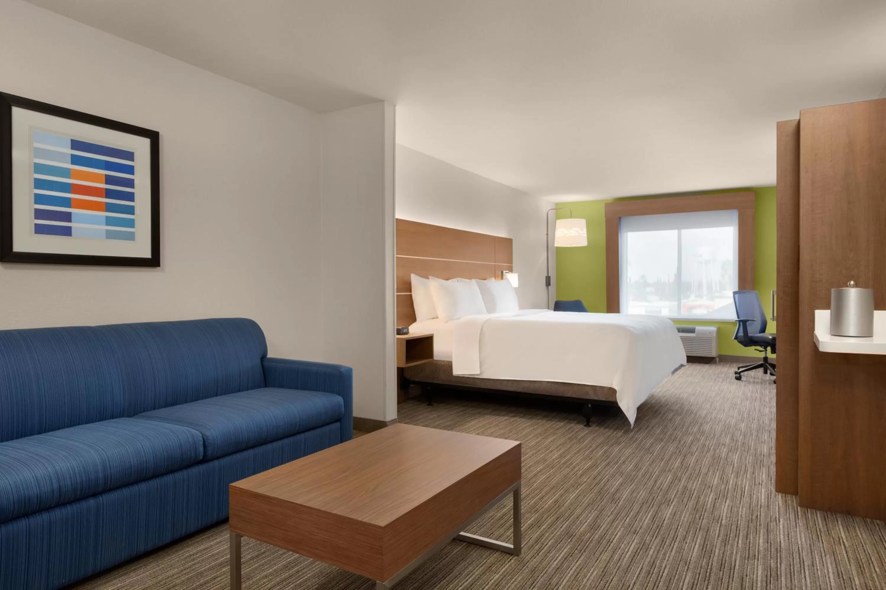 Photo of the whole room, Bed in Holiday Inn Express & Suites Merced - Yosemite Natl Pk Area by IHG