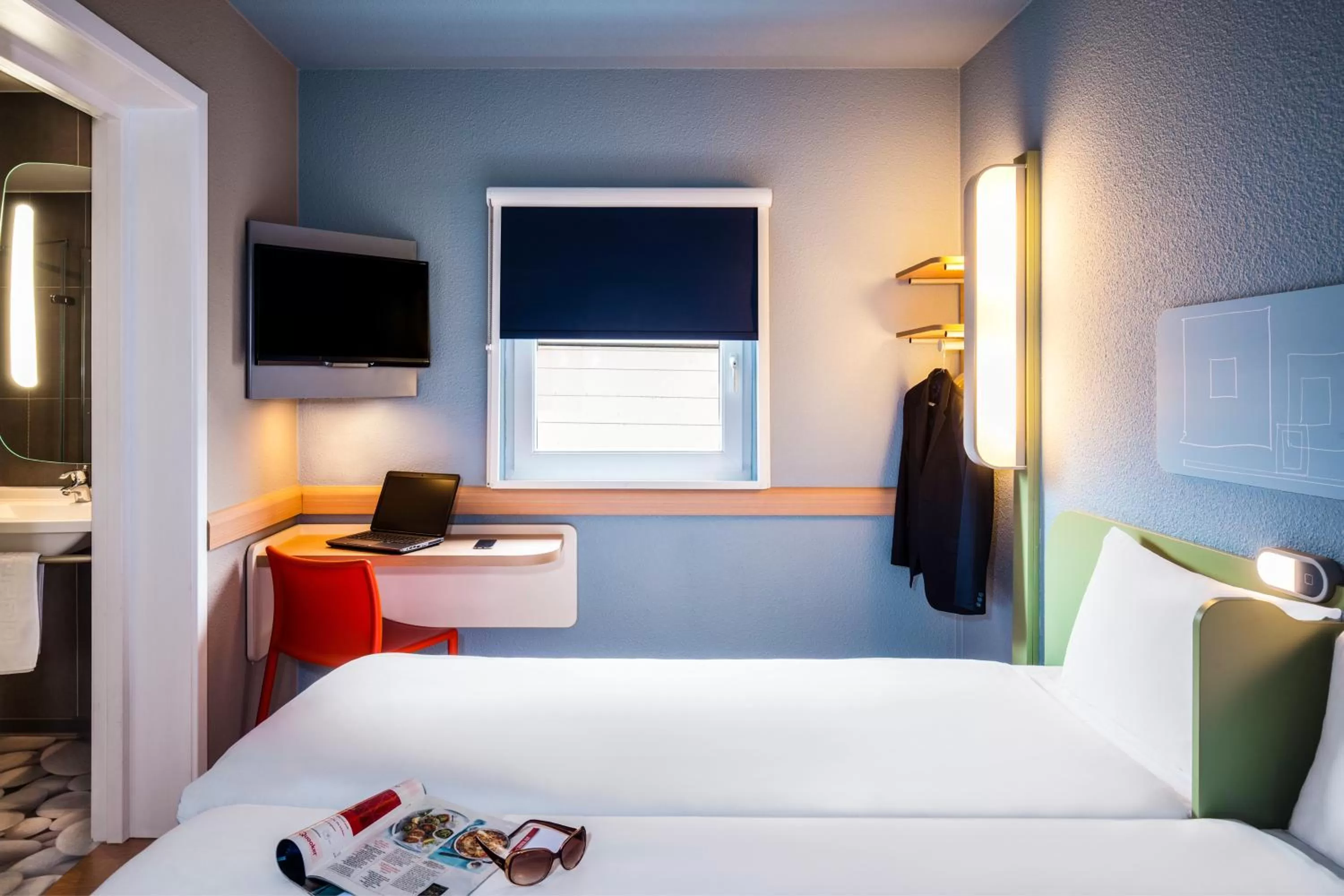 Bedroom, Bed in ibis budget London Barking