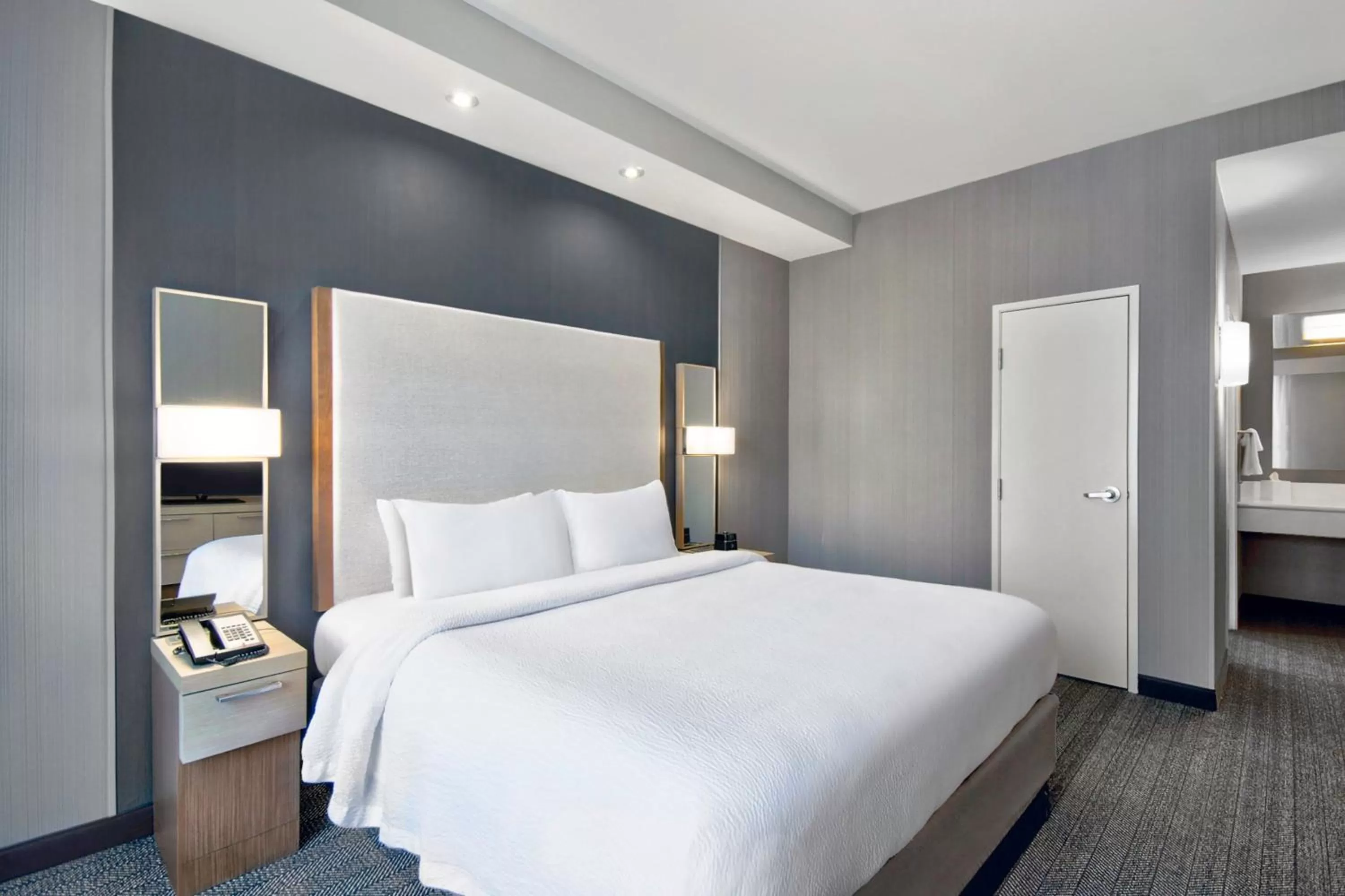 Bedroom, Bed in Courtyard by Marriott Nashville Green Hills