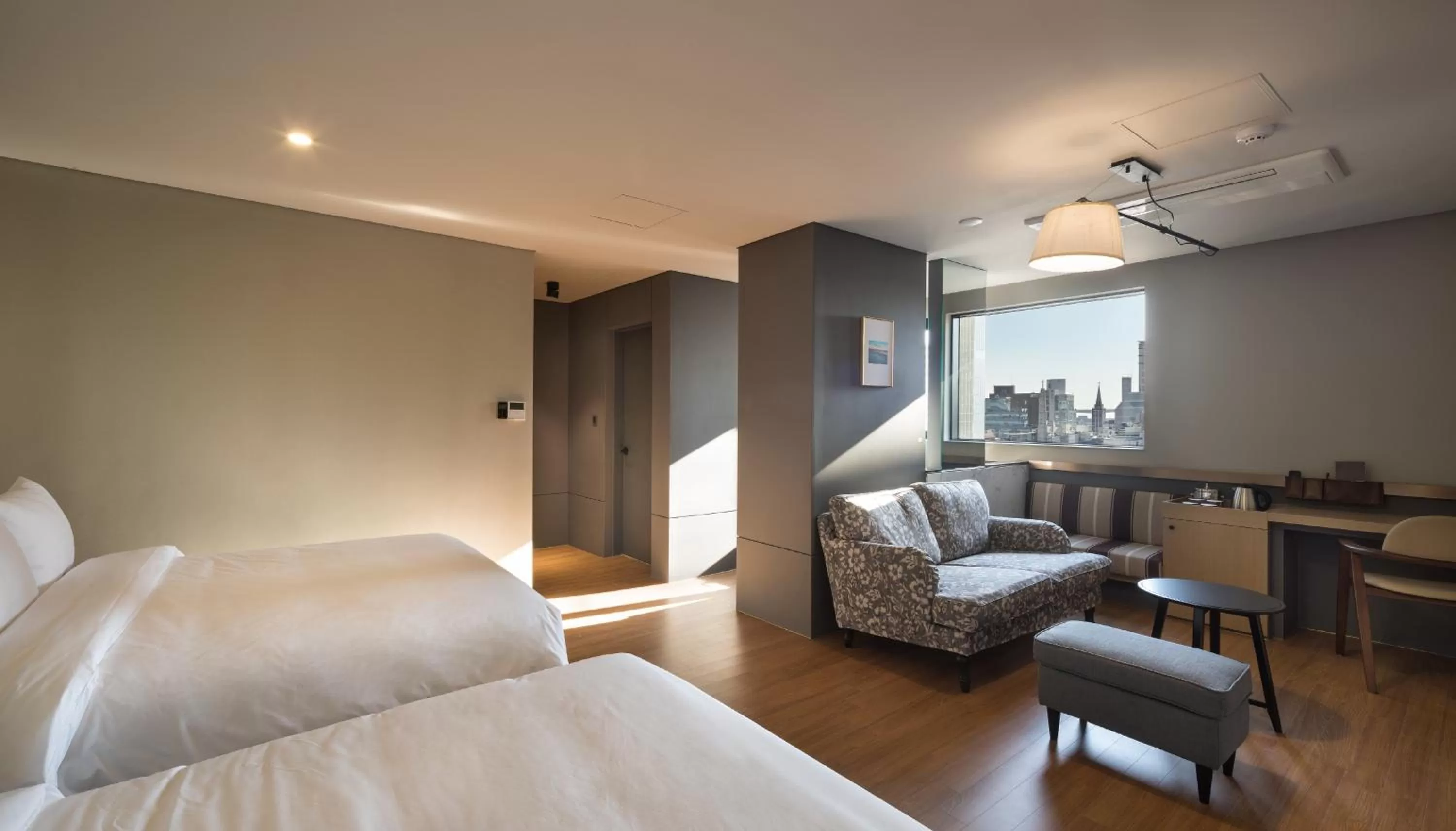 Photo of the whole room, Bed in Bay Hound Hotel