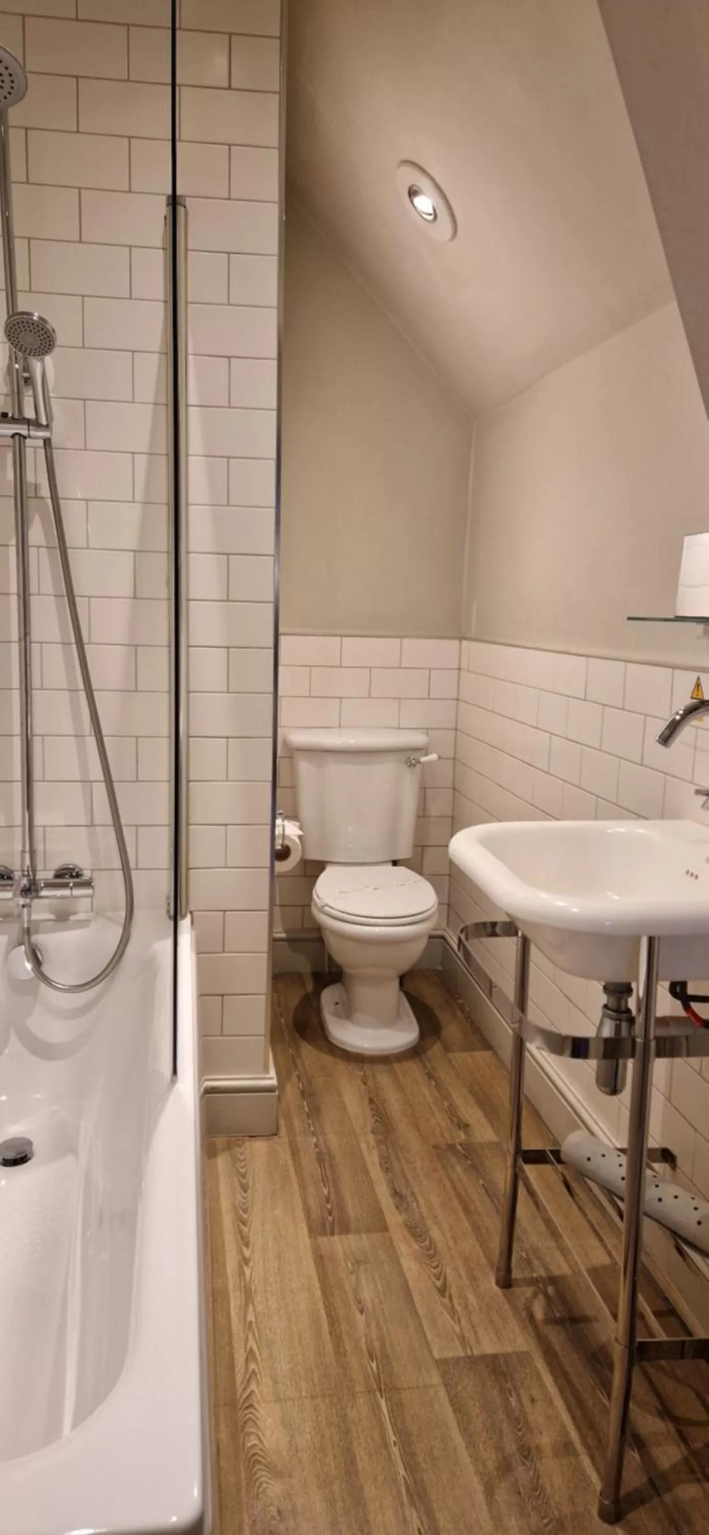 Bathroom in The Cross-Keys Hotel