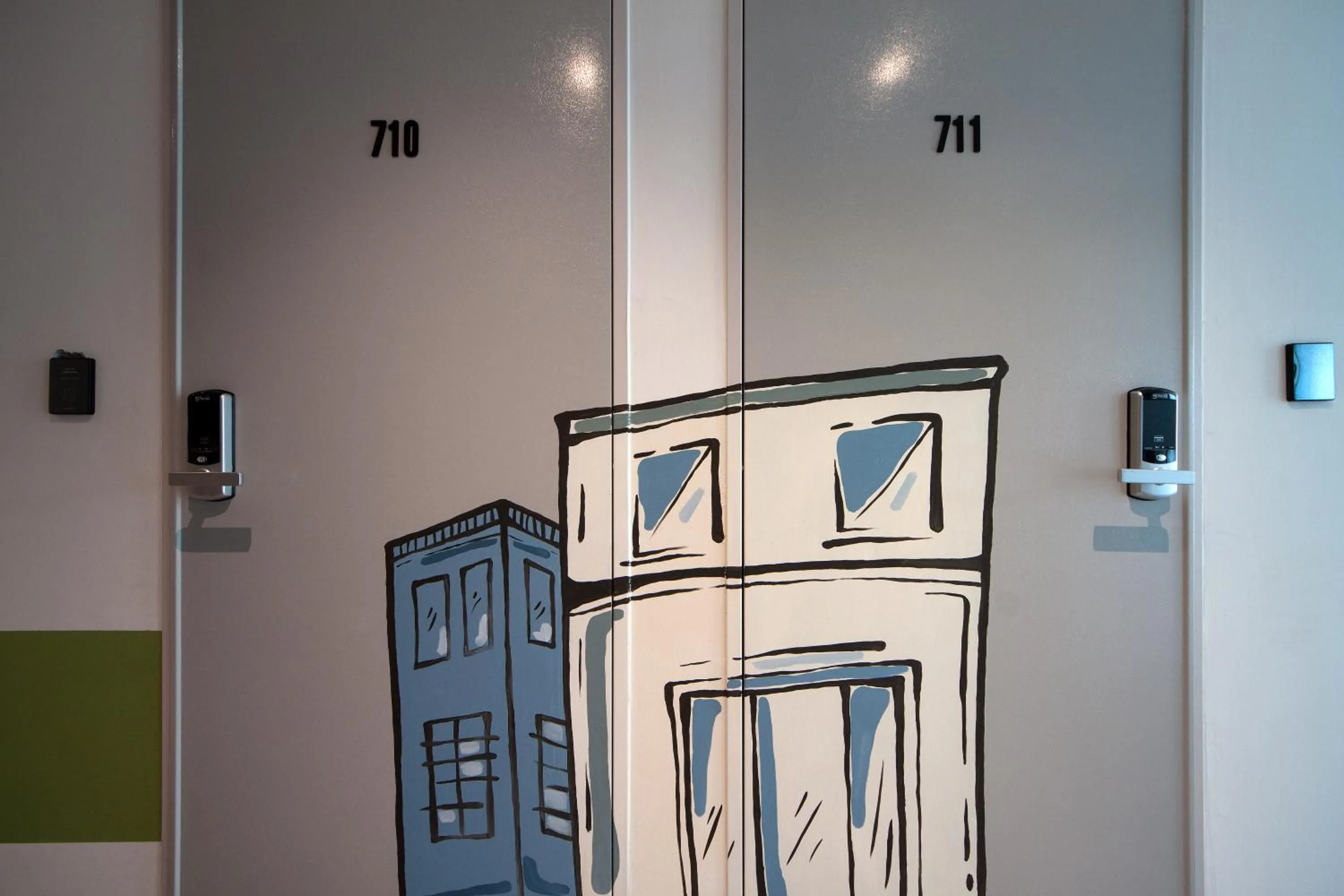 Decorative detail in K-Guesthouse Premium Nampo 1