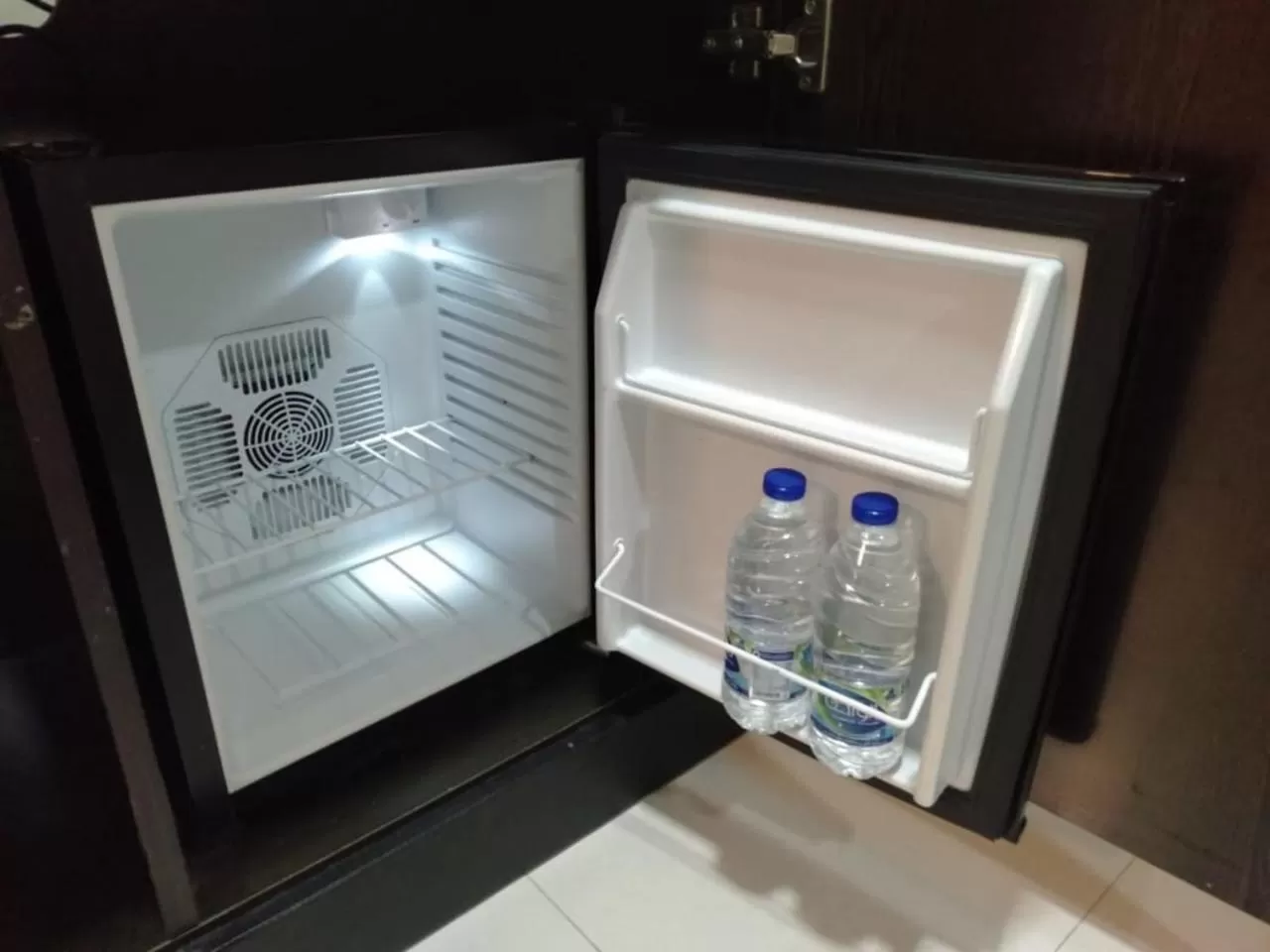 oven in Tanuf Residency Hotel