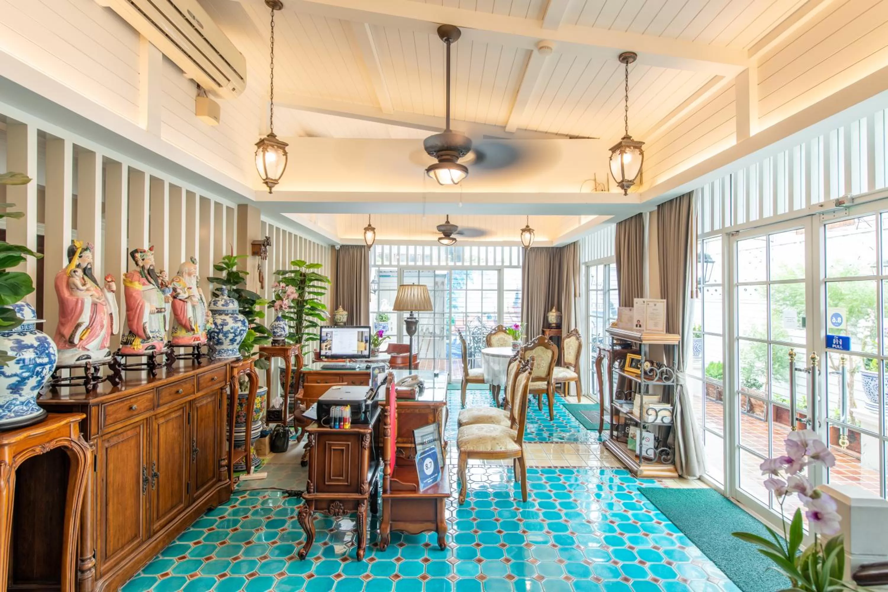 Lobby or reception in The Orchid House 153