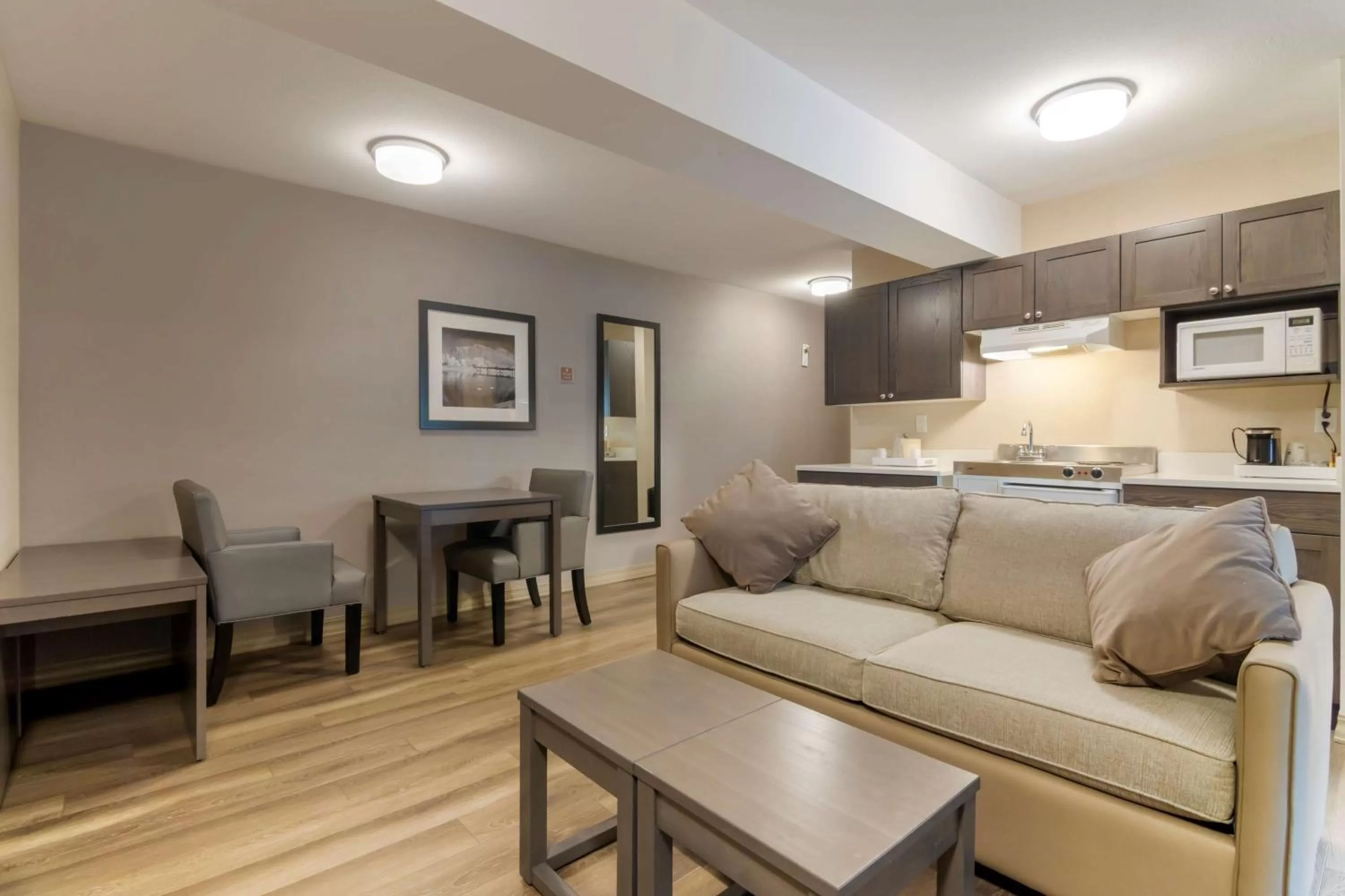 Bedroom in Best Western Premier Aberdeen Kamloops