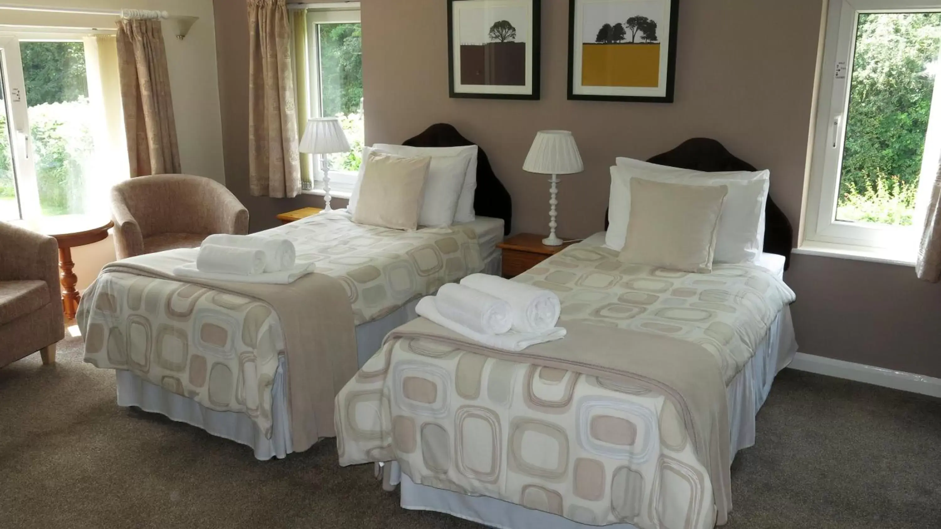 Twin Room in Broadwell Guest House Twin Room in Broadwell Guest House