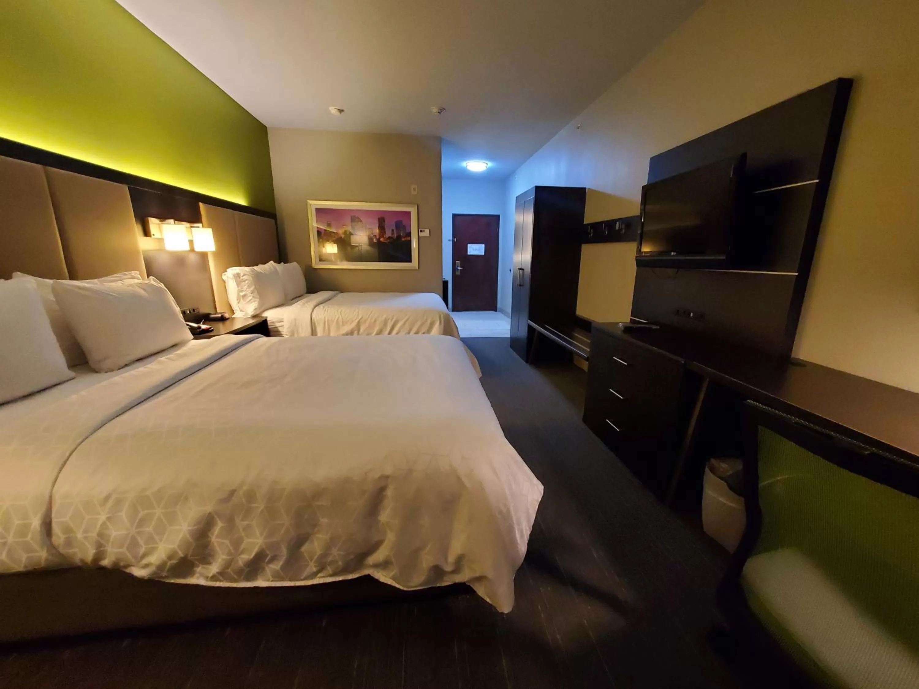 Bed in Holiday Inn Express Pearland by IHG