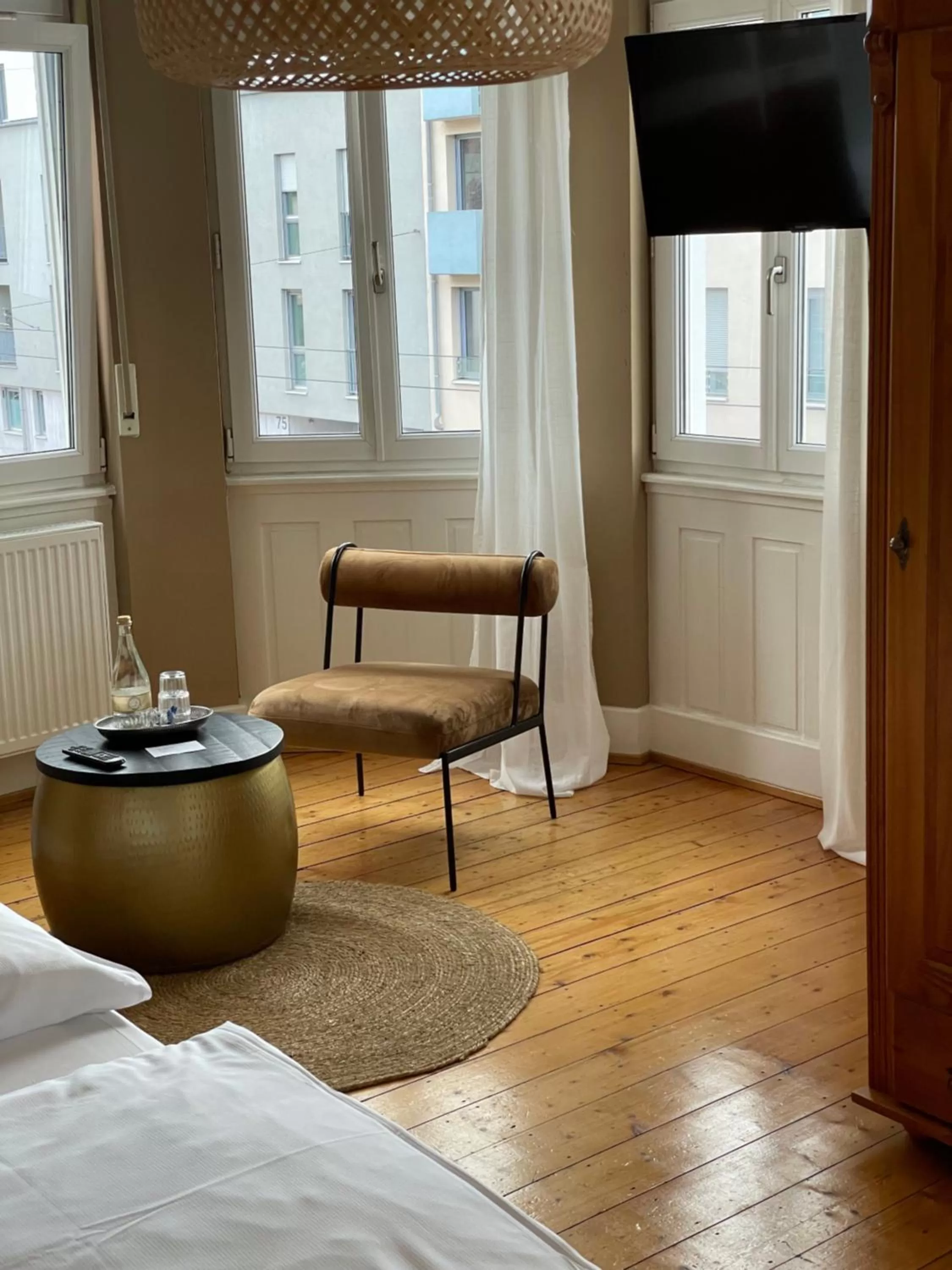 Living room, Bed in AUERSTEIN-Hotels auerstein & auerstein-mono