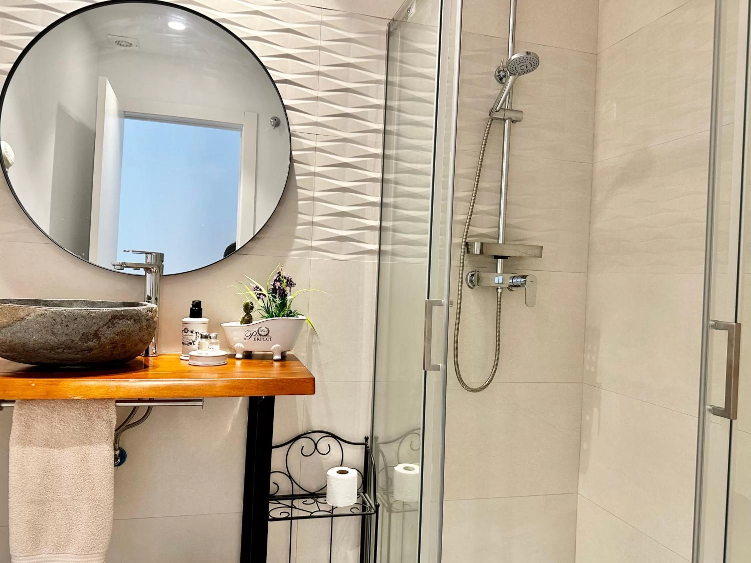 Shower, Bathroom in Loft 18 Beachfront Marbella Center