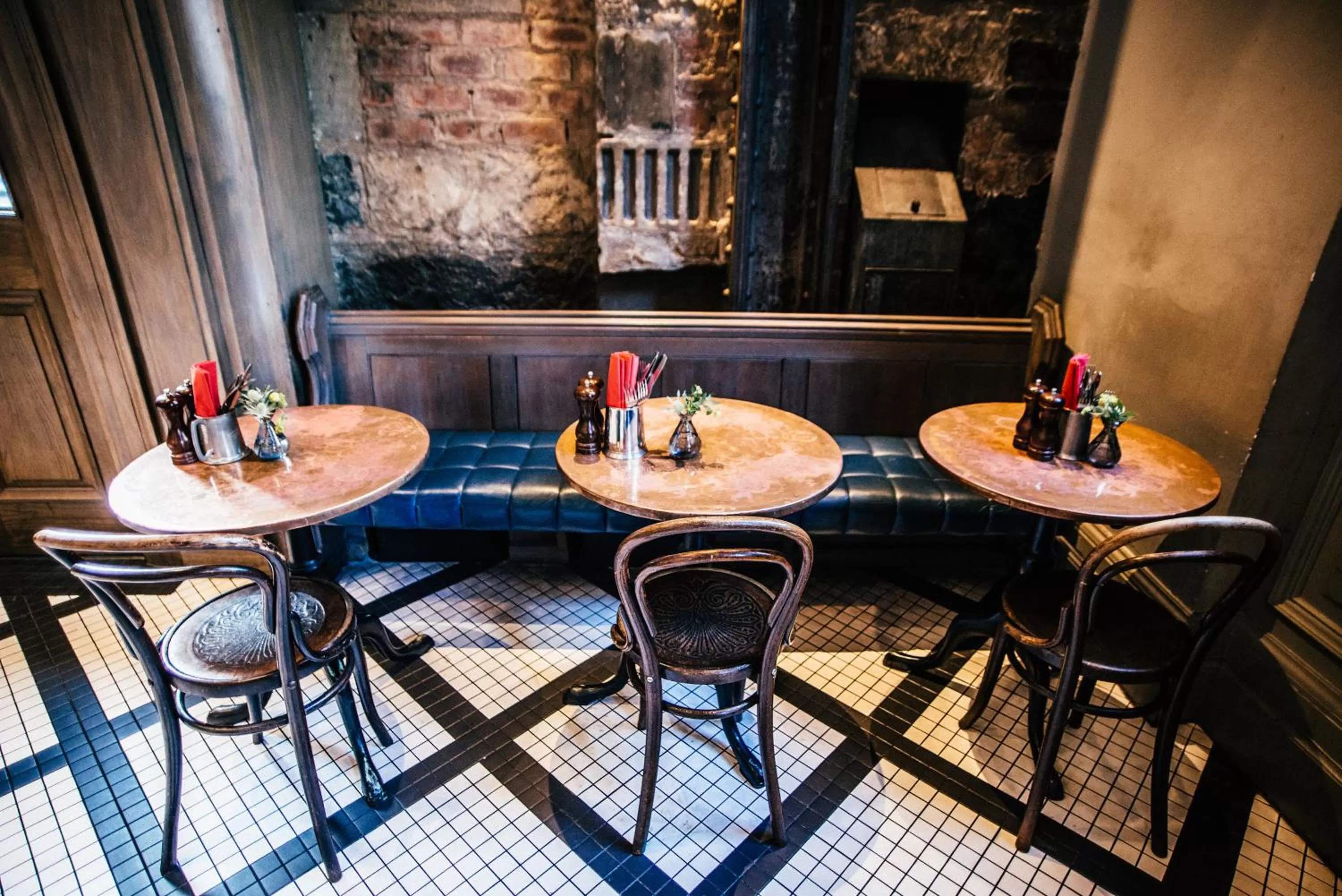 Lounge or bar in The Inn on the Mile