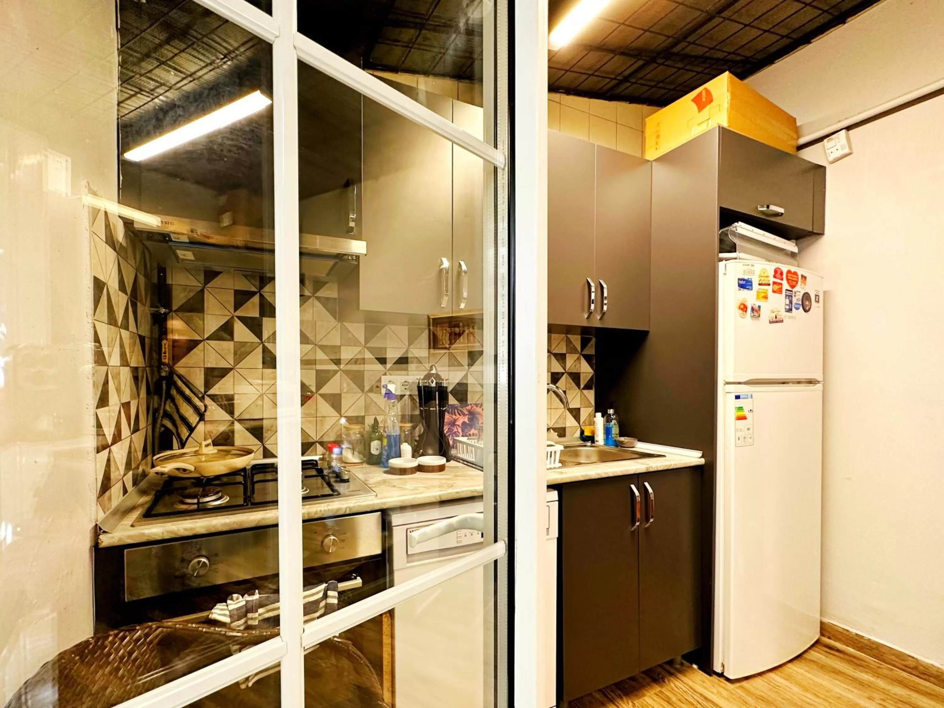 Kitchen or kitchenette in Sultan Pier Hotel