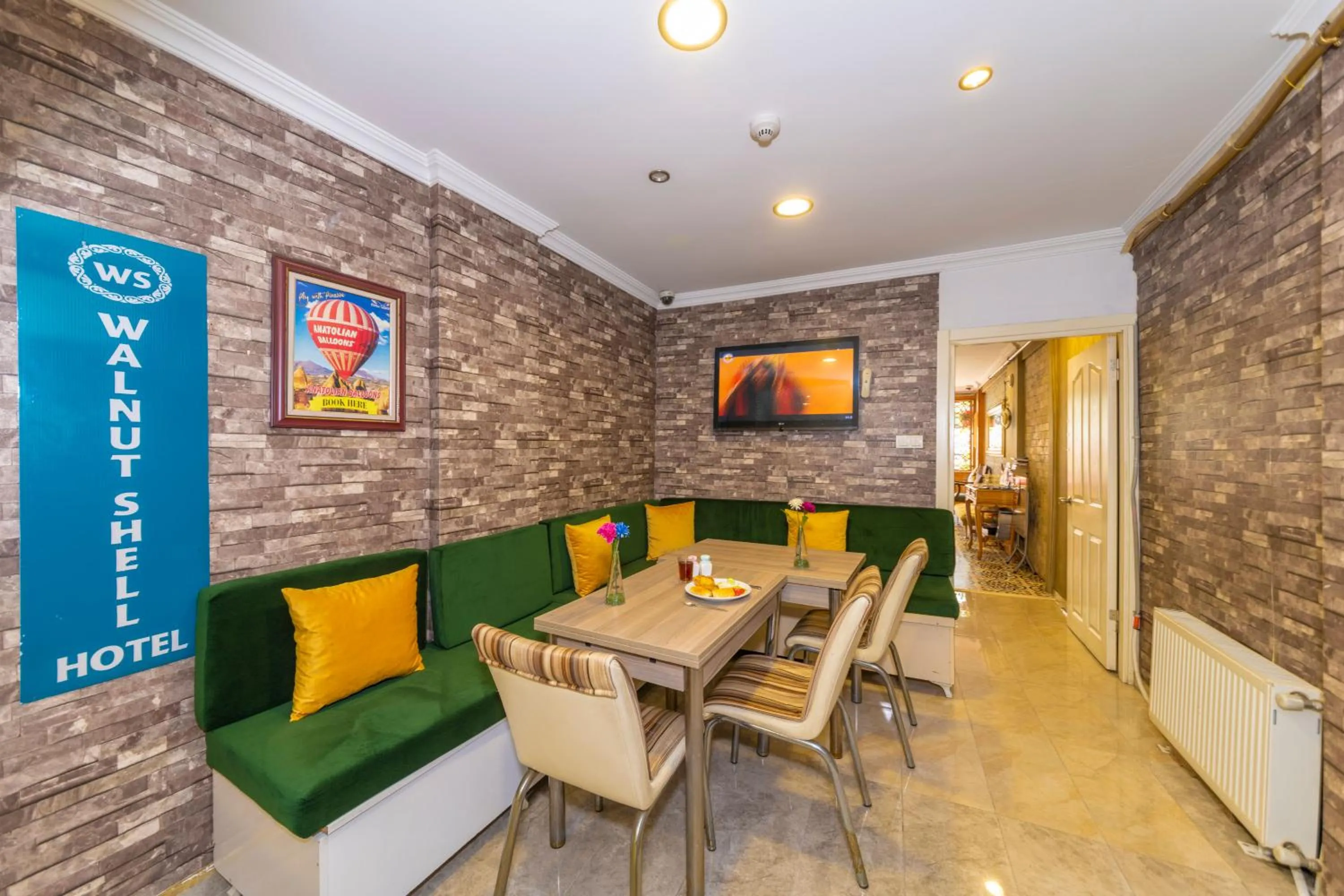 Buffet breakfast in Walnut Shell Hotel