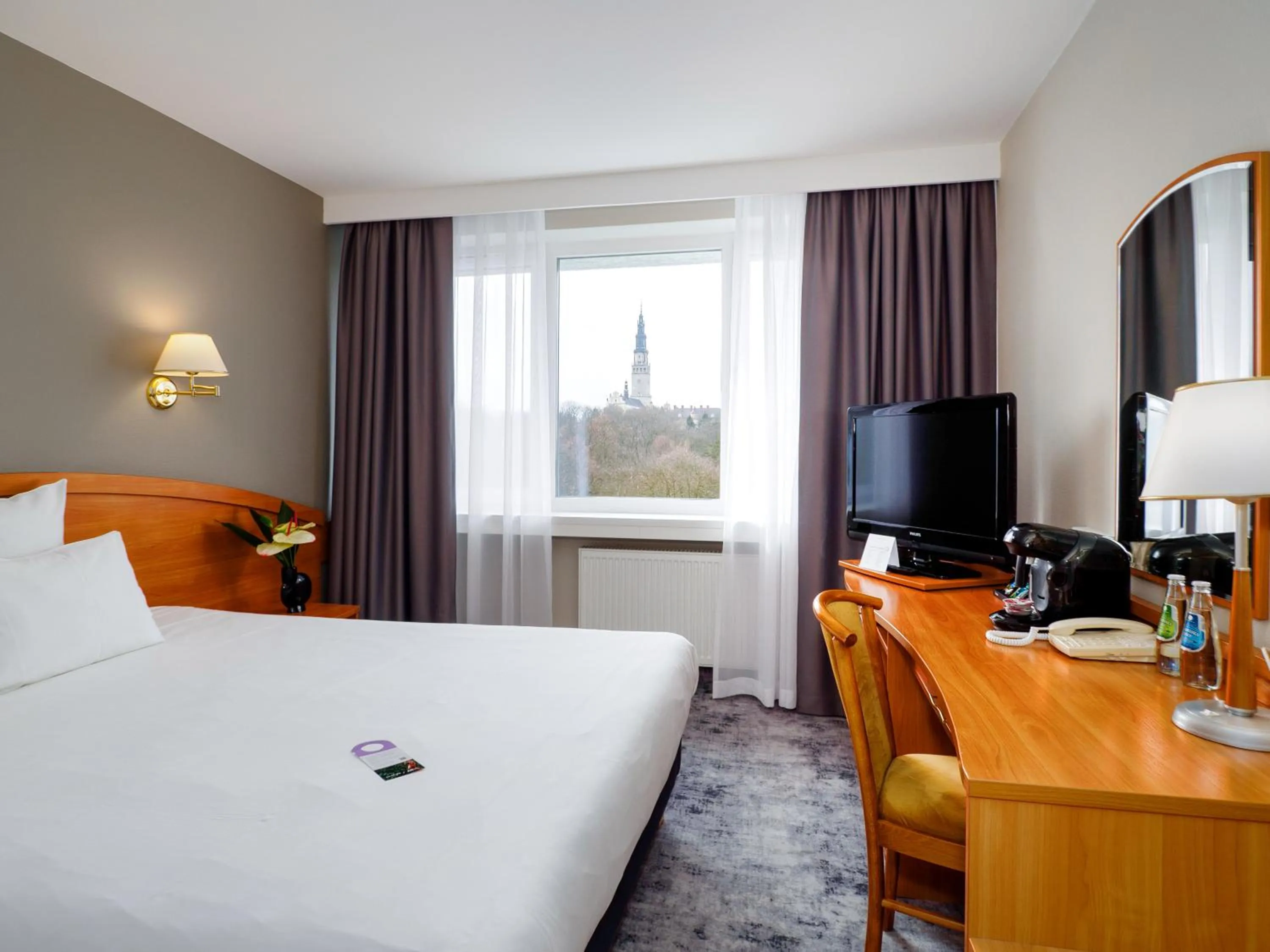 View (from property/room), Bed in Mercure Czestochowa Centrum