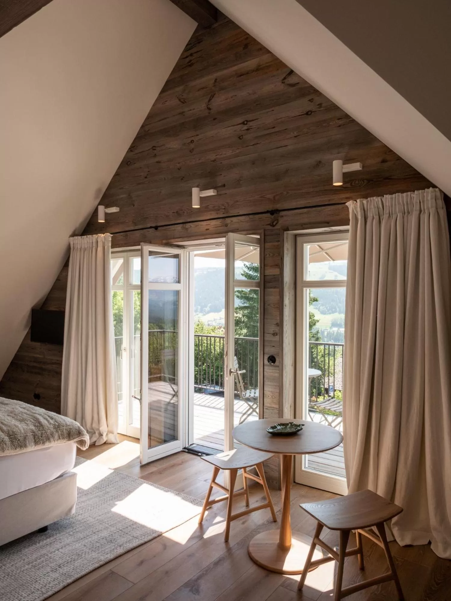 Balcony/Terrace, Bed in Alpenloge Design Hotel