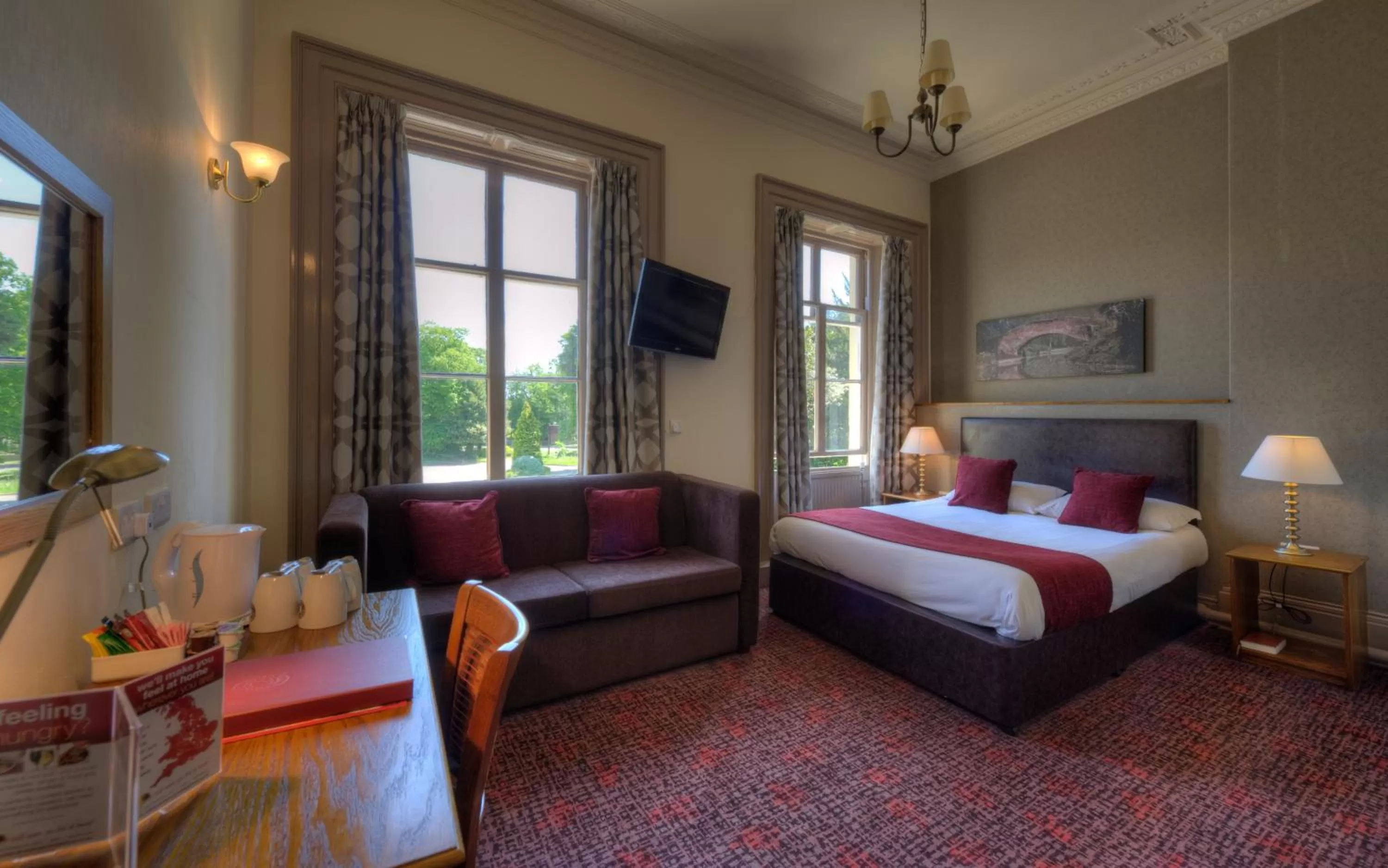 Photo of the whole room, Bed in The Elms Hotel