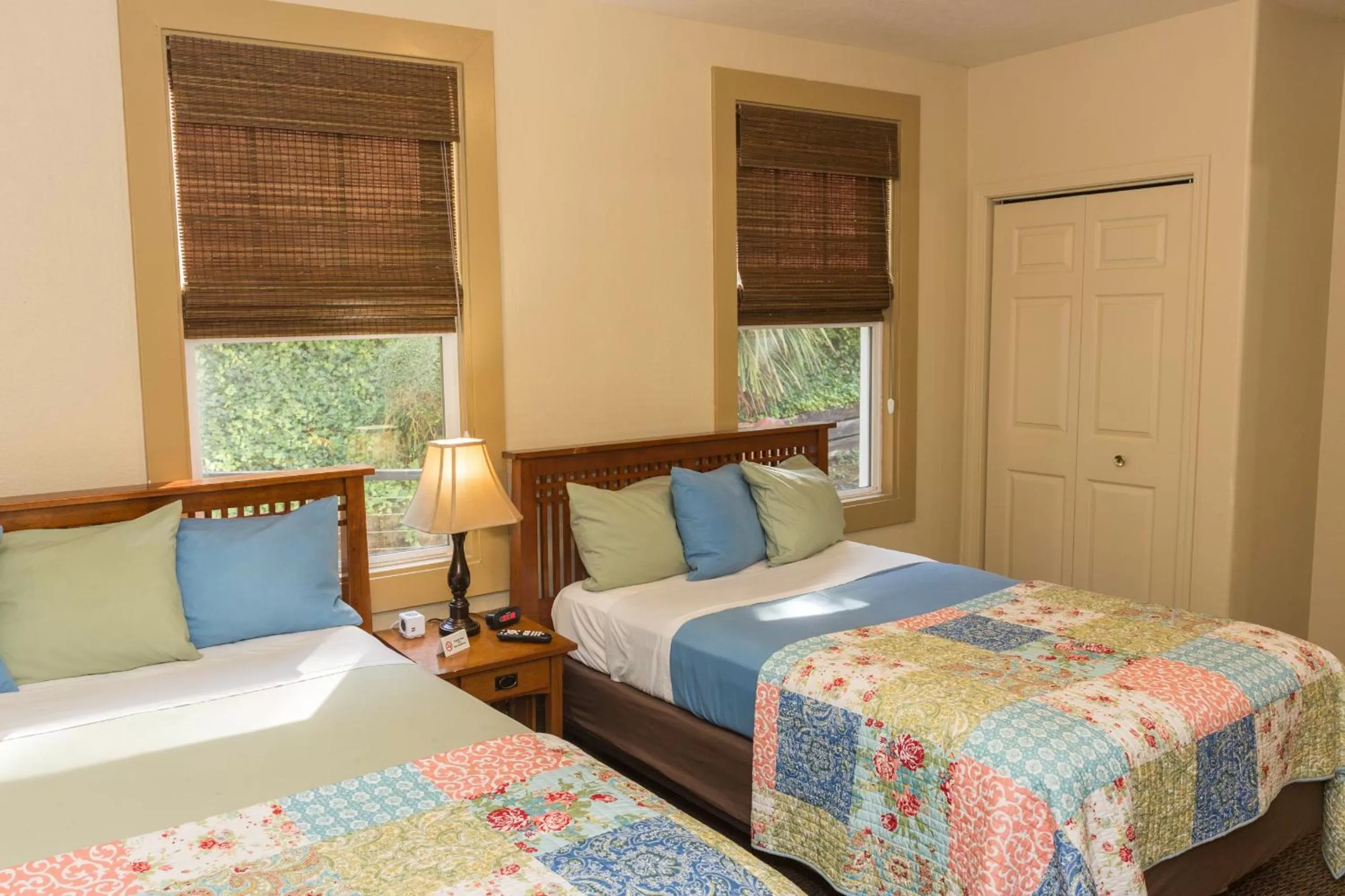 Bedroom in Hotel Cathlamet