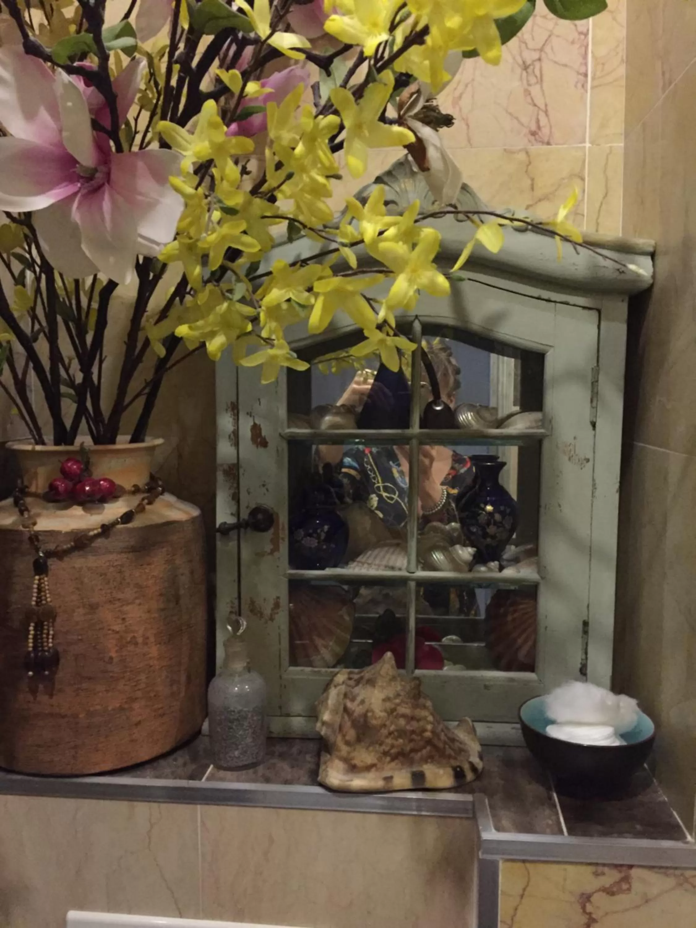 Decorative detail in Chambre et sa salle de bain privée cocooning labellisée