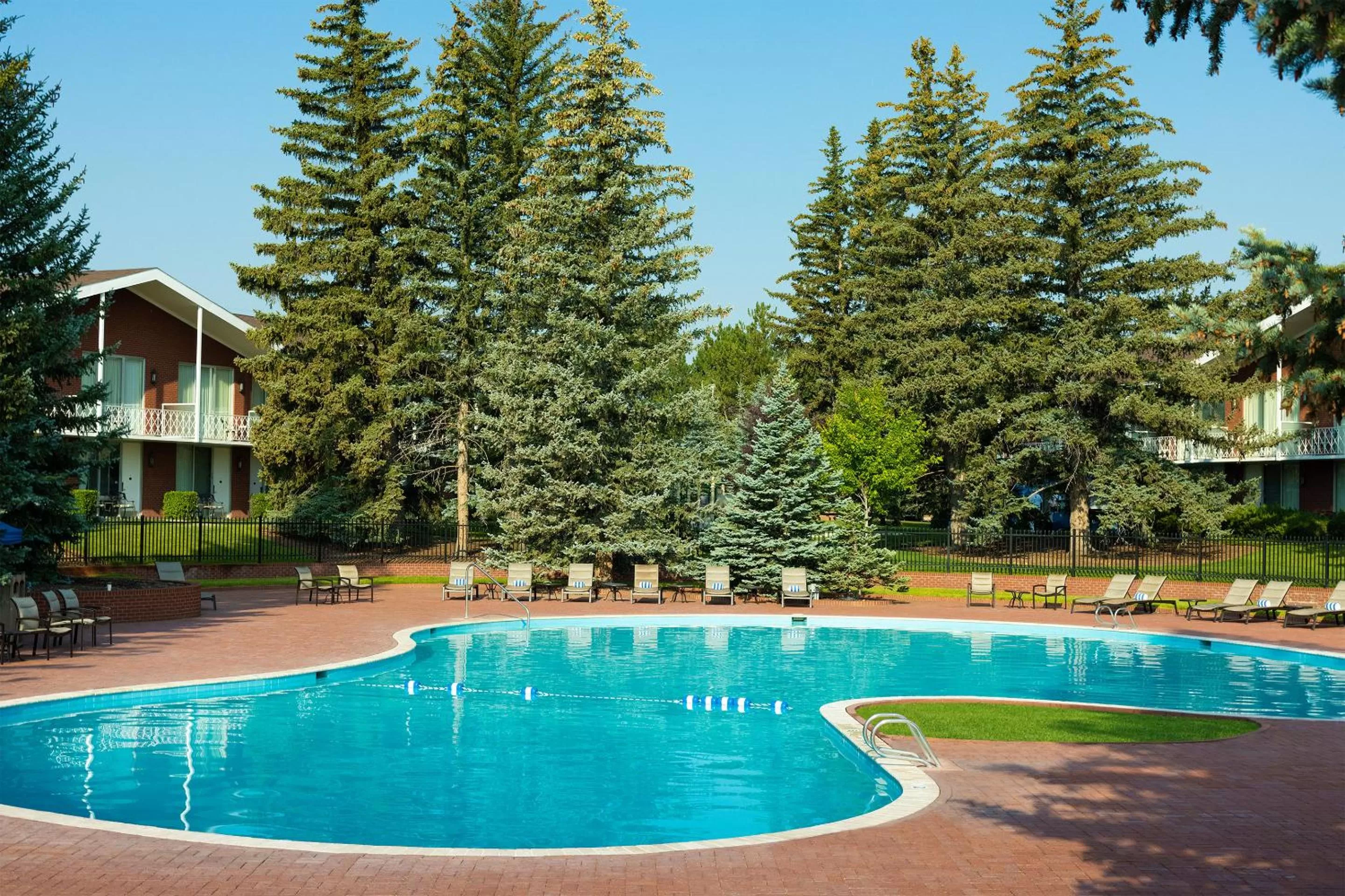 Swimming pool in Little America Hotel & Resort Cheyenne