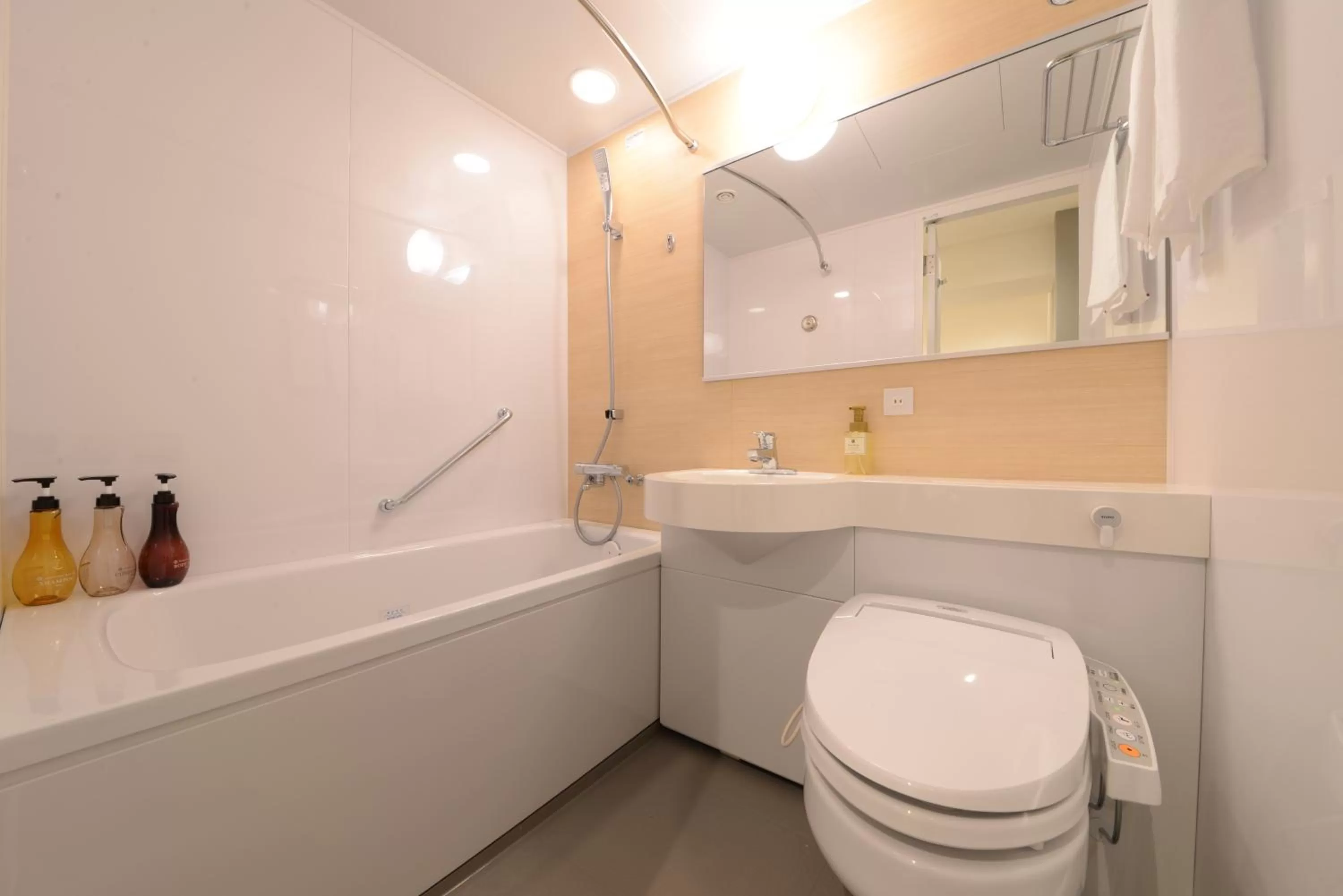 Shower in Vessel Inn Shinsaibashi