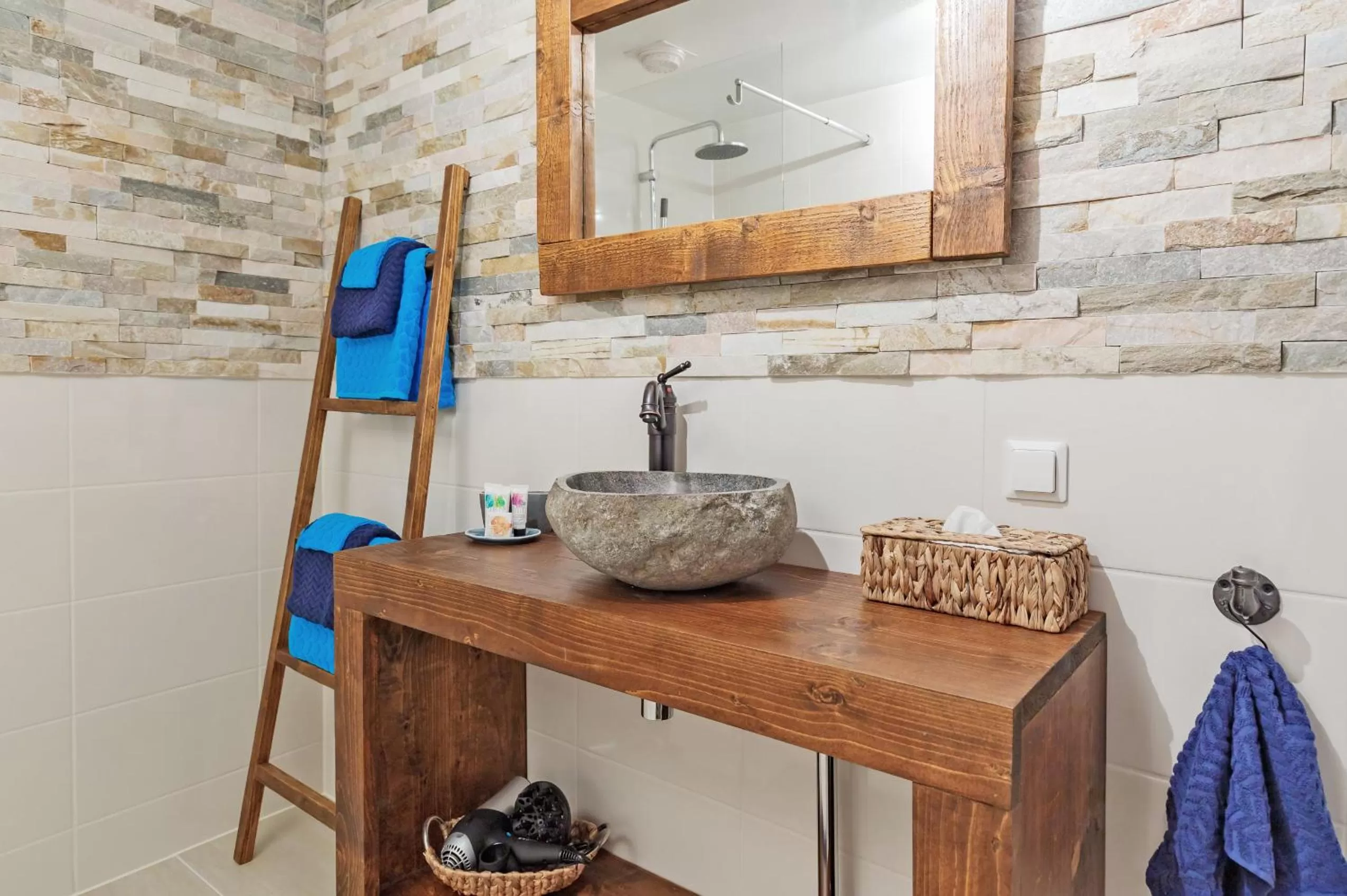 Shower in Wellness Bed & Breakfast Pergamo