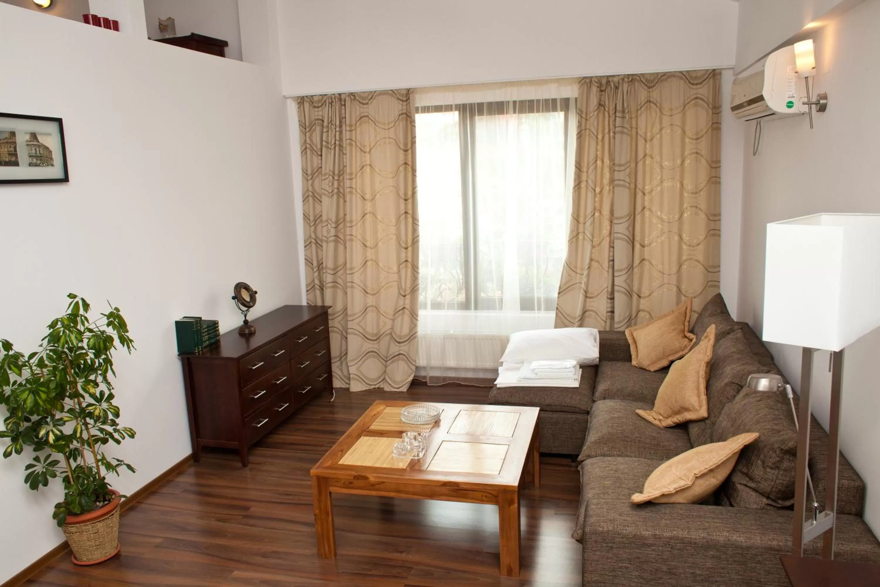 Photo of the whole room in Hotel Belleville