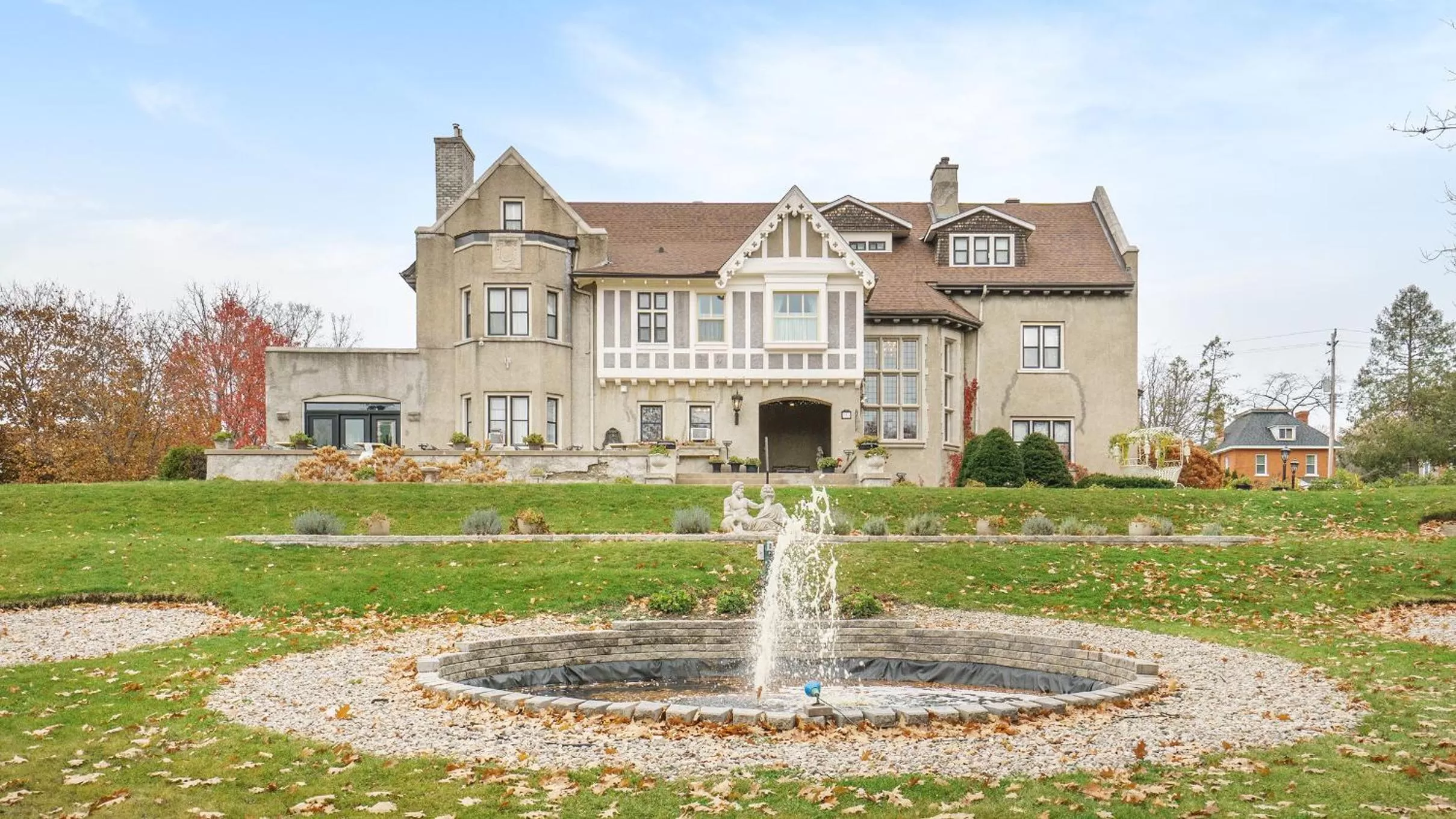 Landmark view, Property Building in Grey Gables Inn