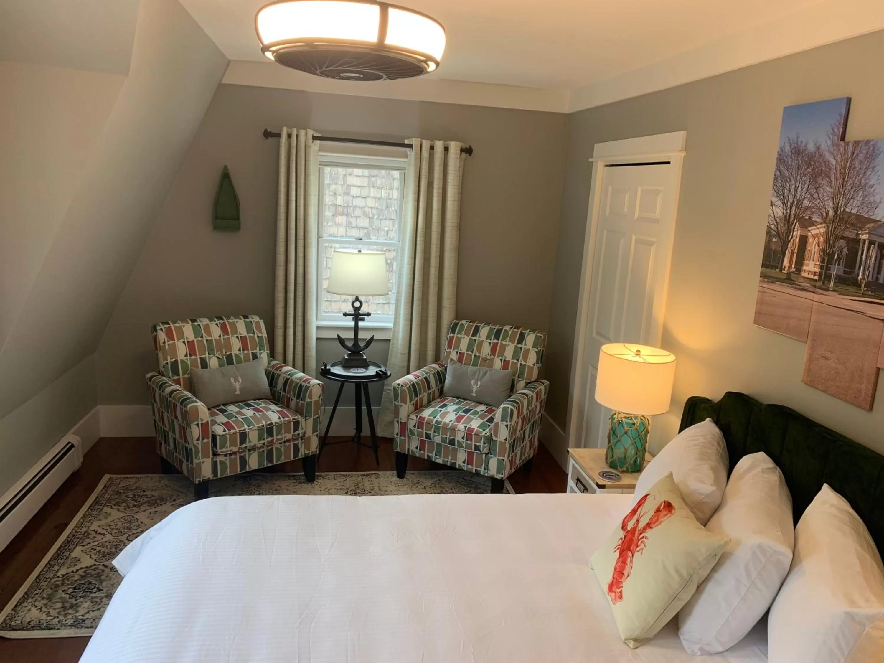 Seating Area in White Sails Inn