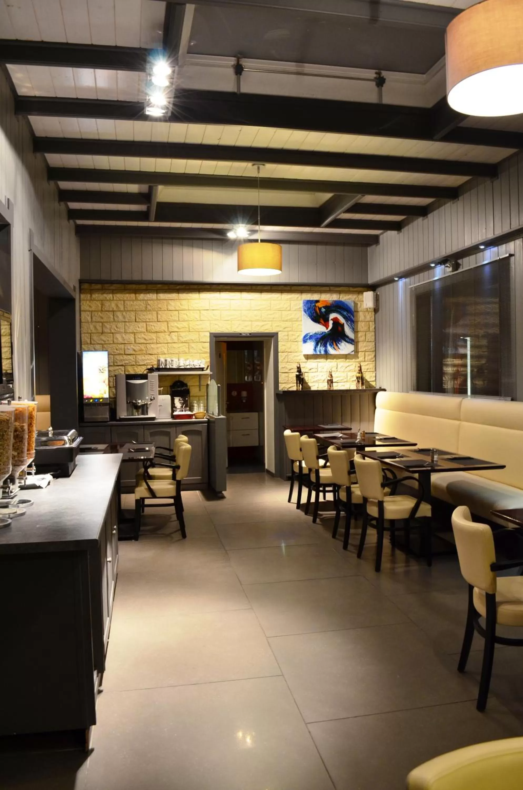 Restaurant/places to eat in Hotel Taormina Brussels Airport