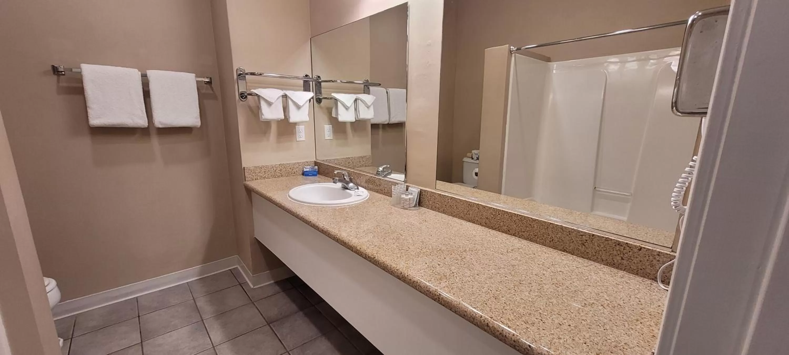 Bathroom in Butterfly Grove Inn