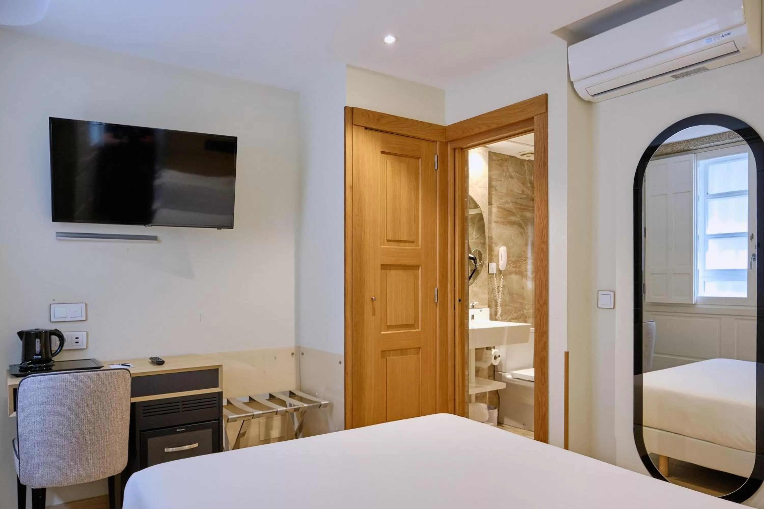 TV and multimedia, Bed in Hotel Praza Quintana