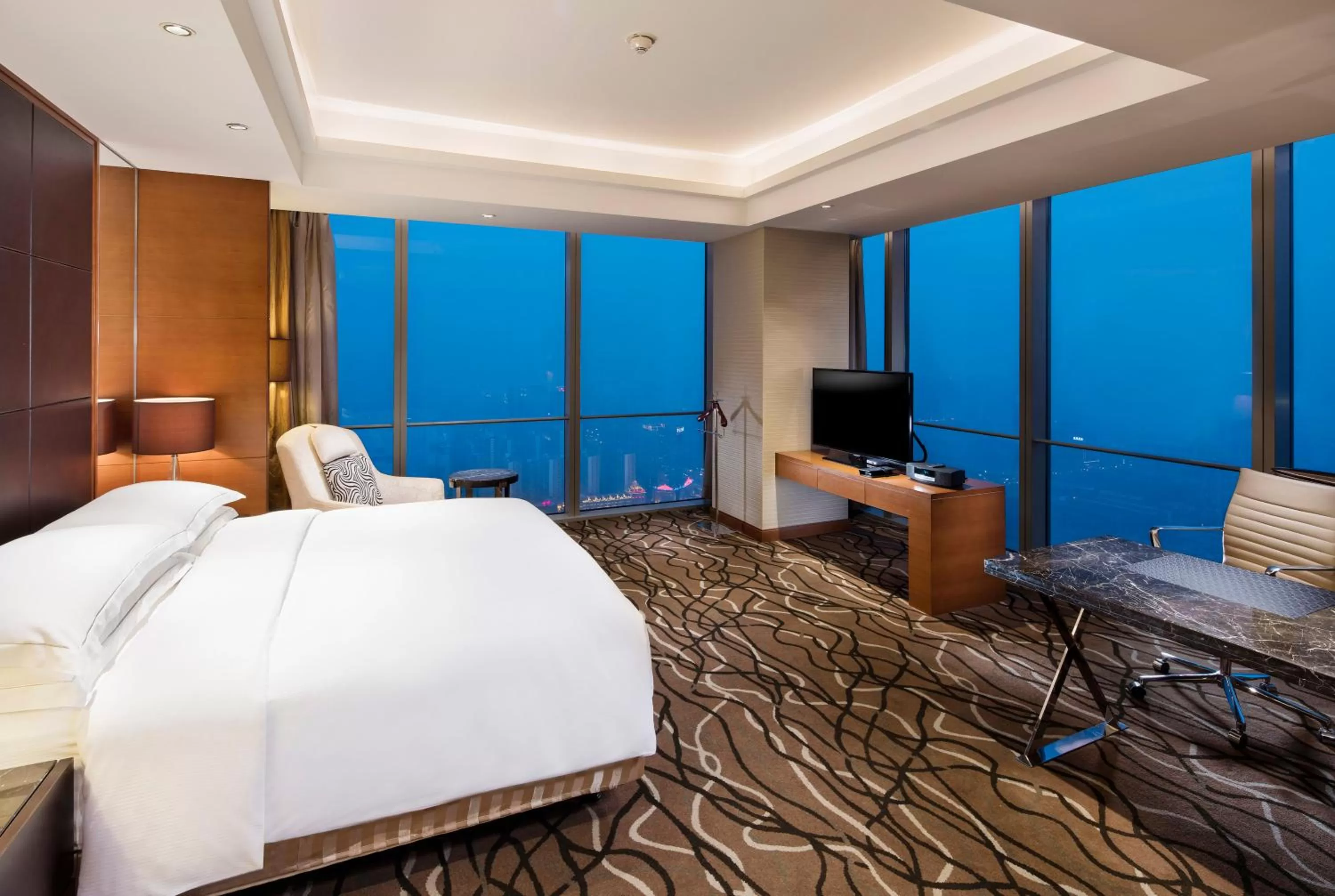 Seating area, Bed in Hilton Shijiazhuang