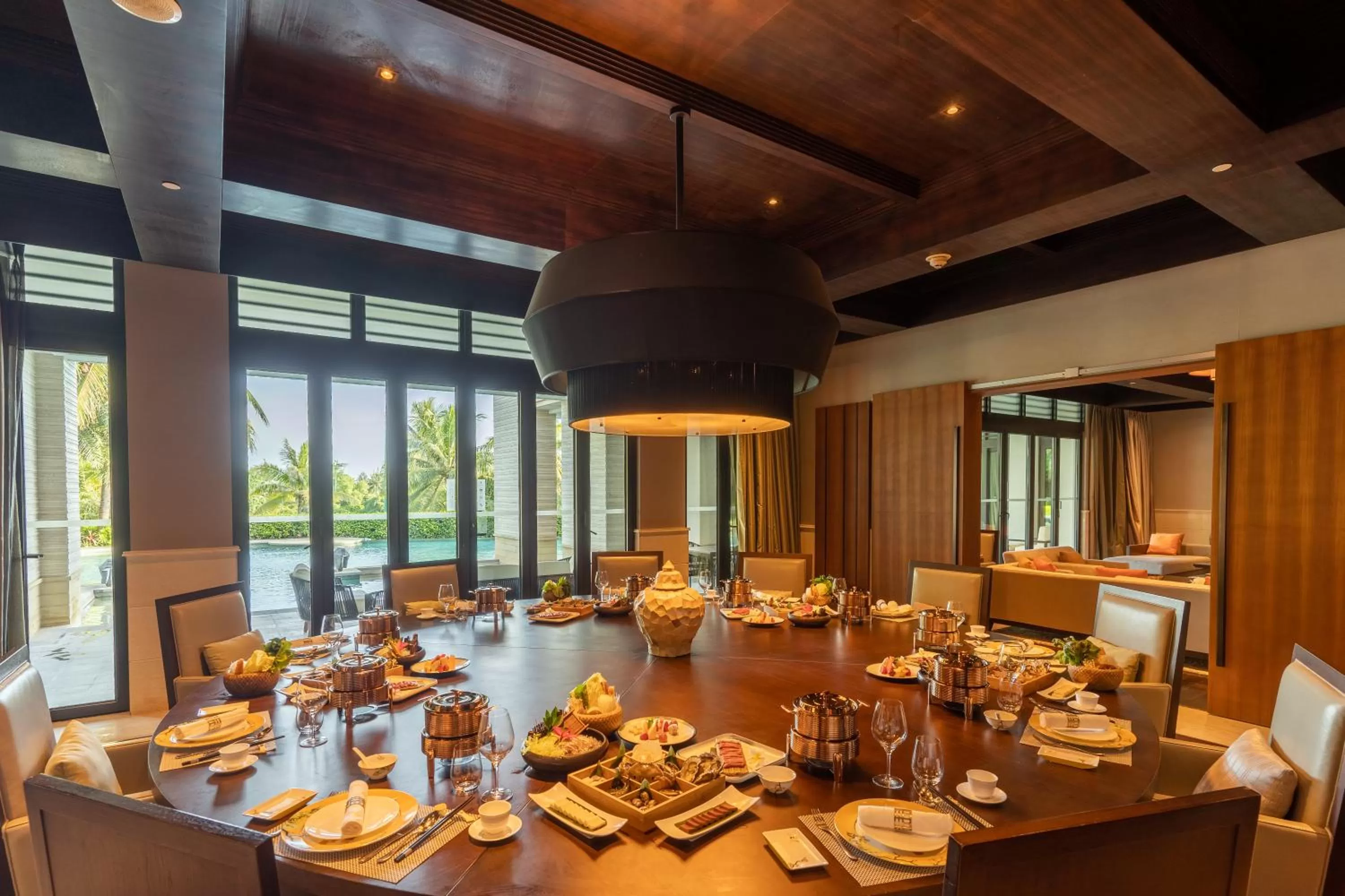 Food and drinks in Raffles Hainan Clear Water Bay