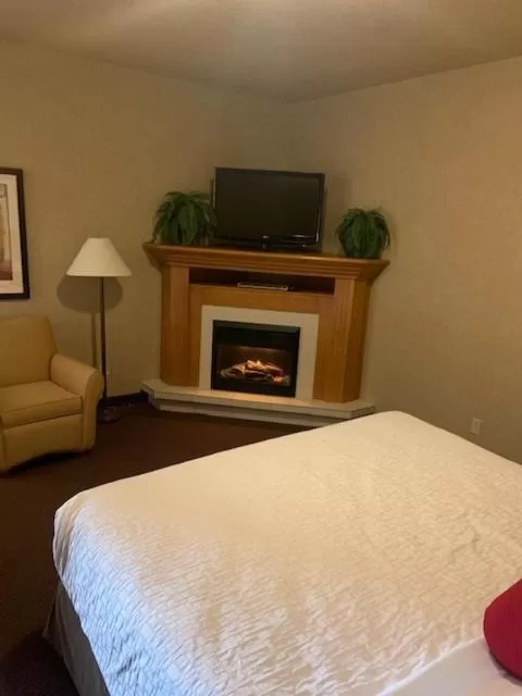TV/Entertainment Center in Canalta Rimbey