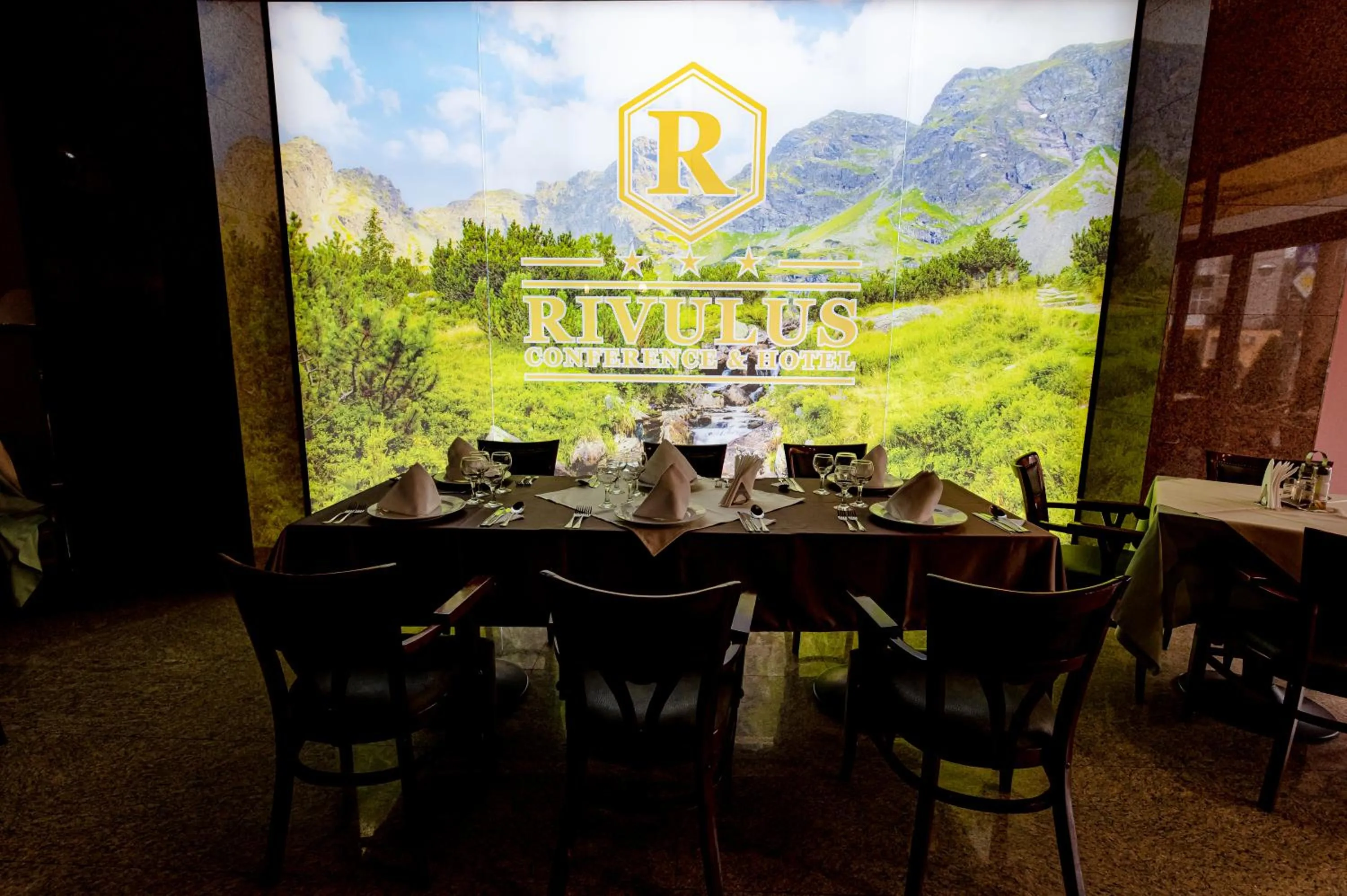 Restaurant/places to eat in Hotel Rivulus