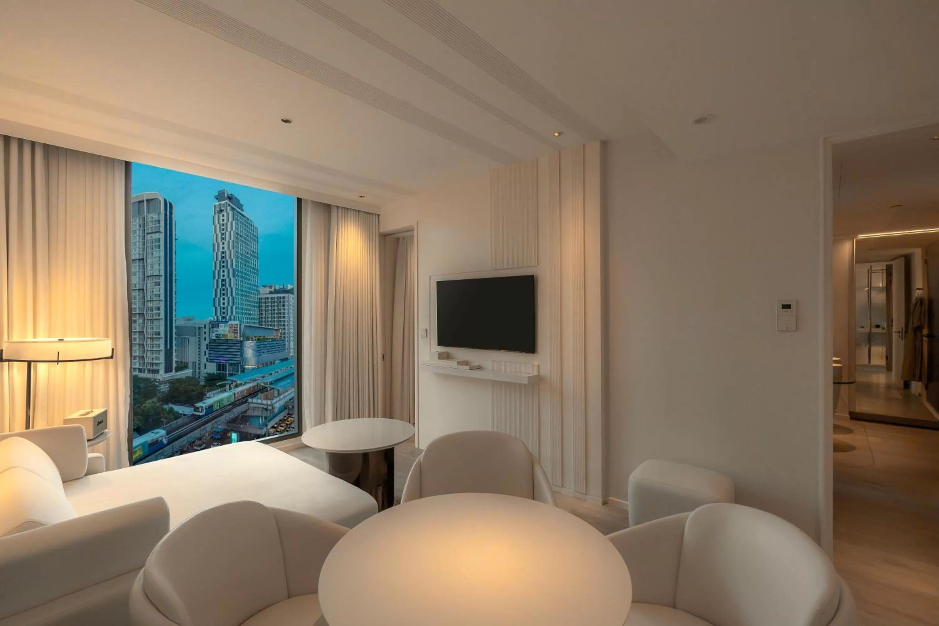 View (from property/room), Bed in INNSiDE by Meliá Bangkok Sukhumvit